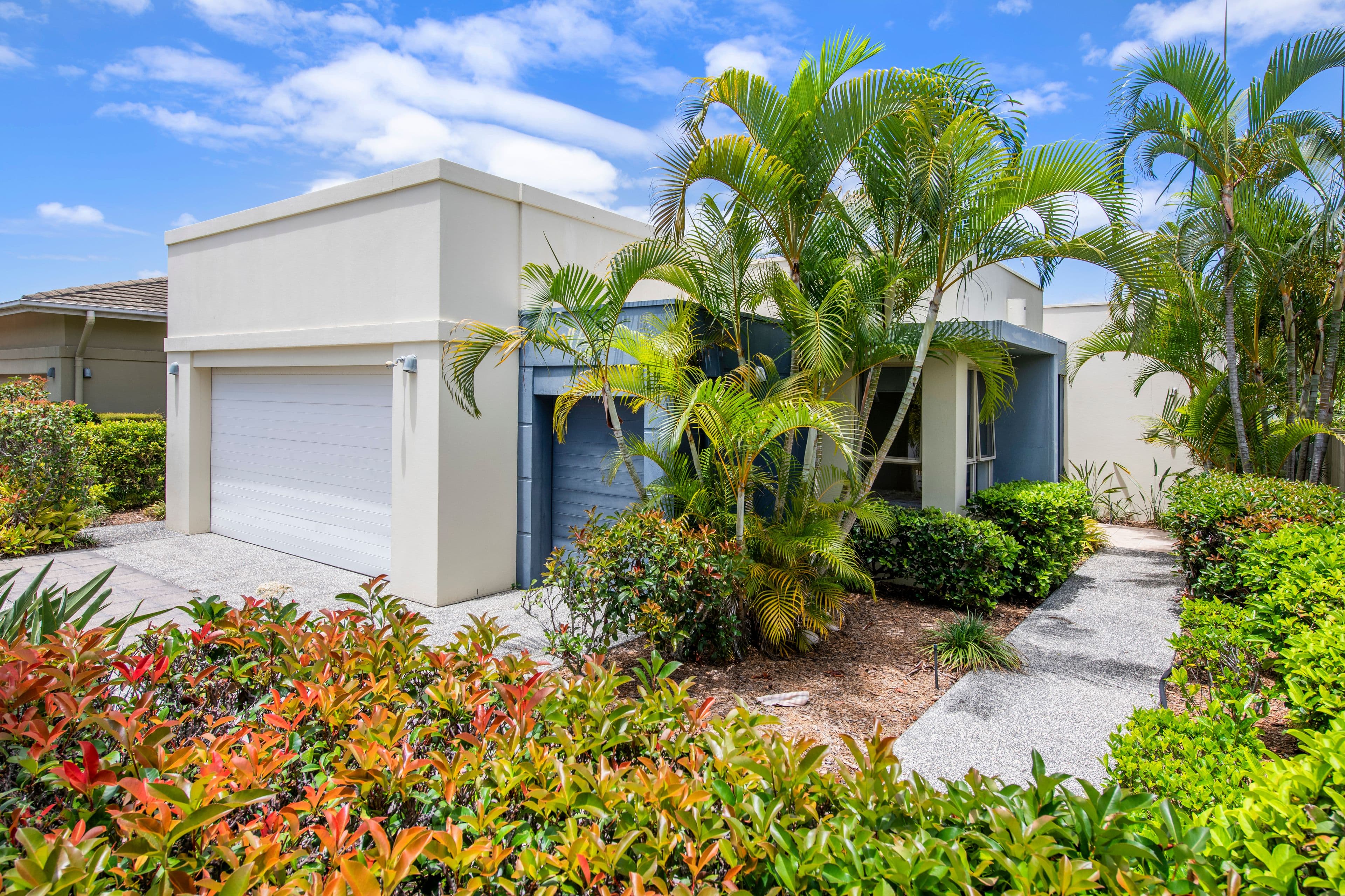 6044 Lucerne Circuit, Hope Island QLD 4212, Hope Island - Thumbnail 2