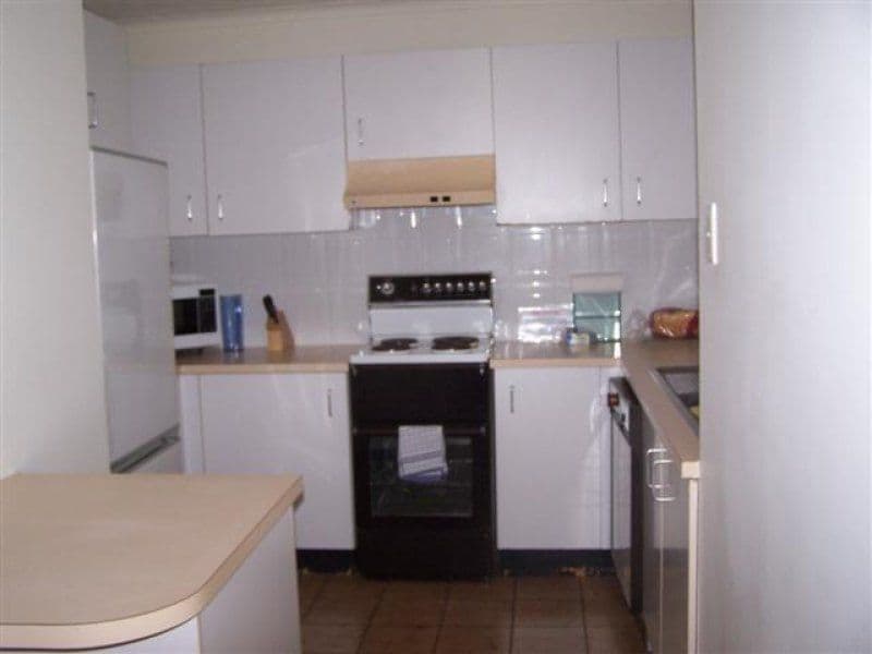32-34 Kent Street, WEST GLADSTONE QLD 4680, West Gladstone - Thumbnail 2