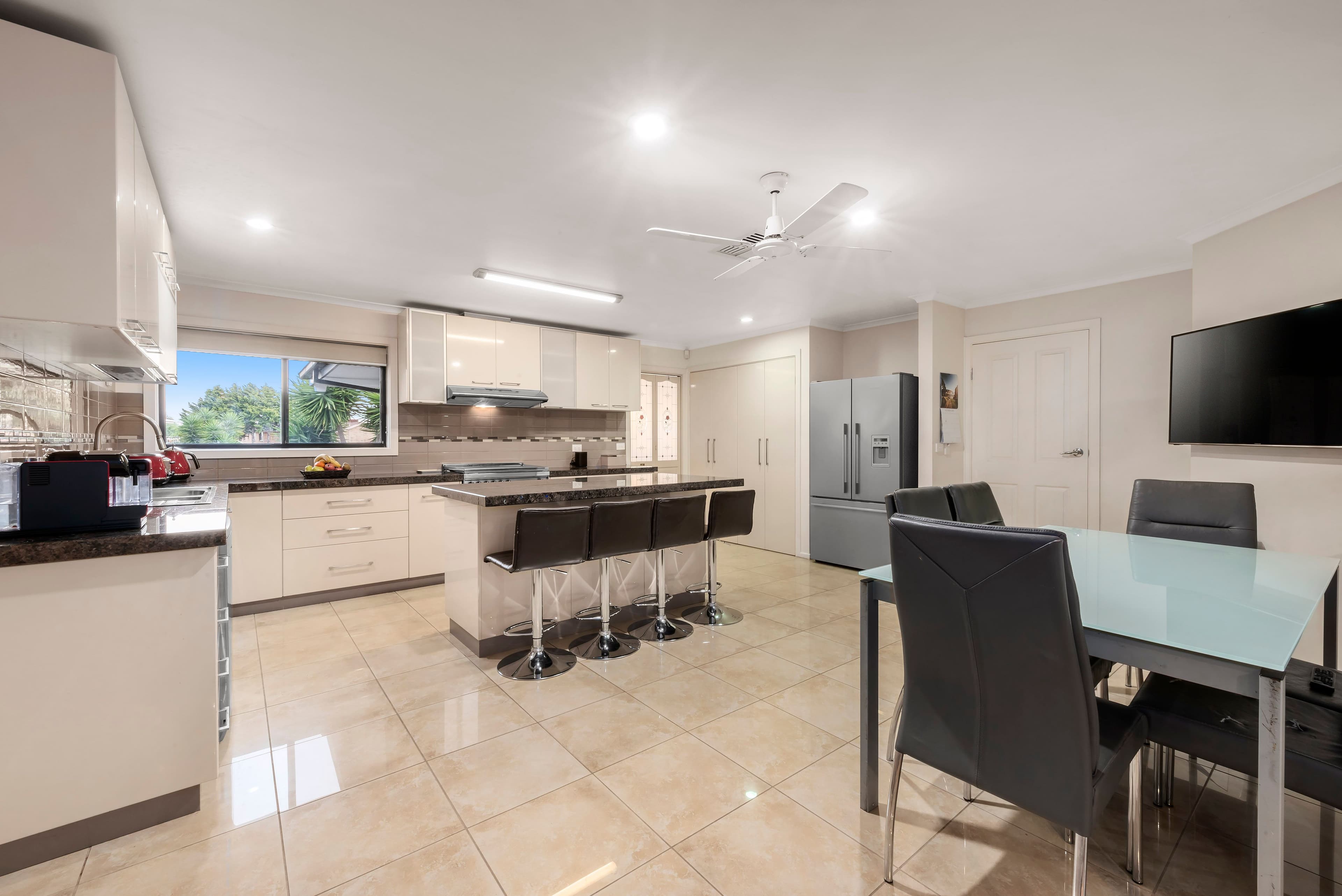 2 Carbon Crescent, Mill Park VIC 3082, Mill Park - Thumbnail 3