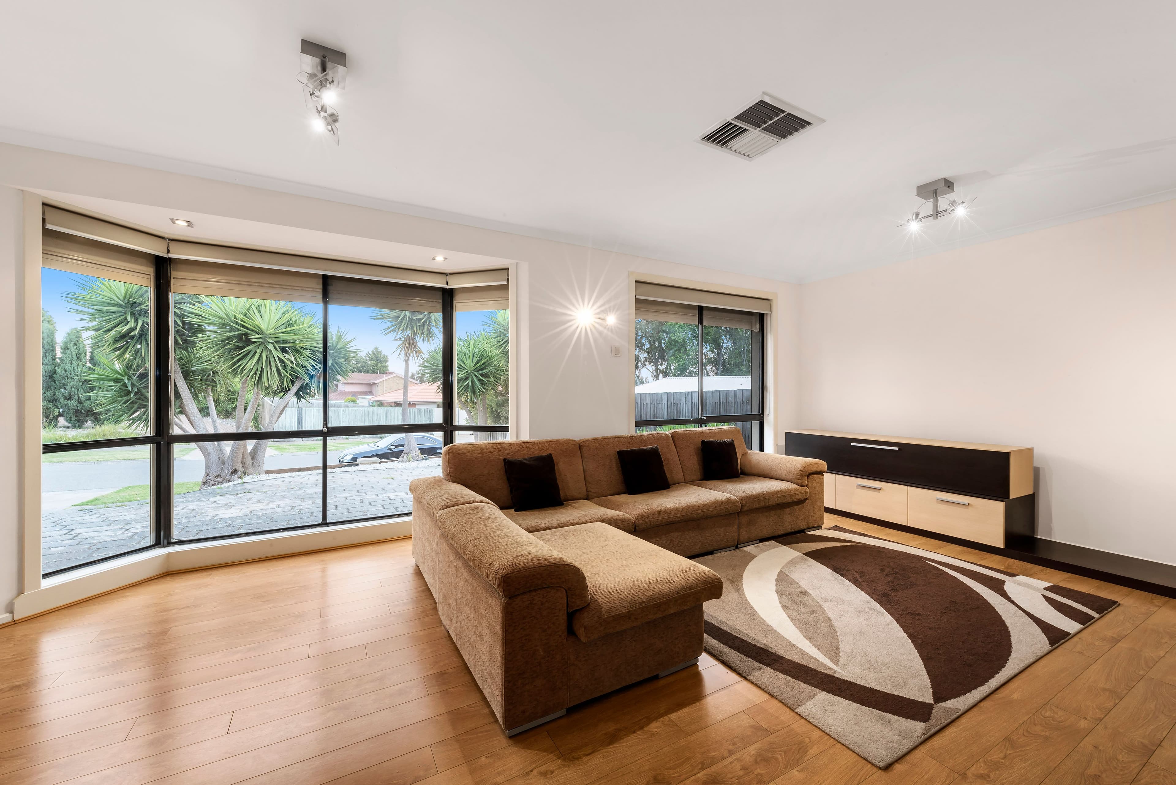 2 Carbon Crescent, Mill Park VIC 3082, Mill Park - Thumbnail 4