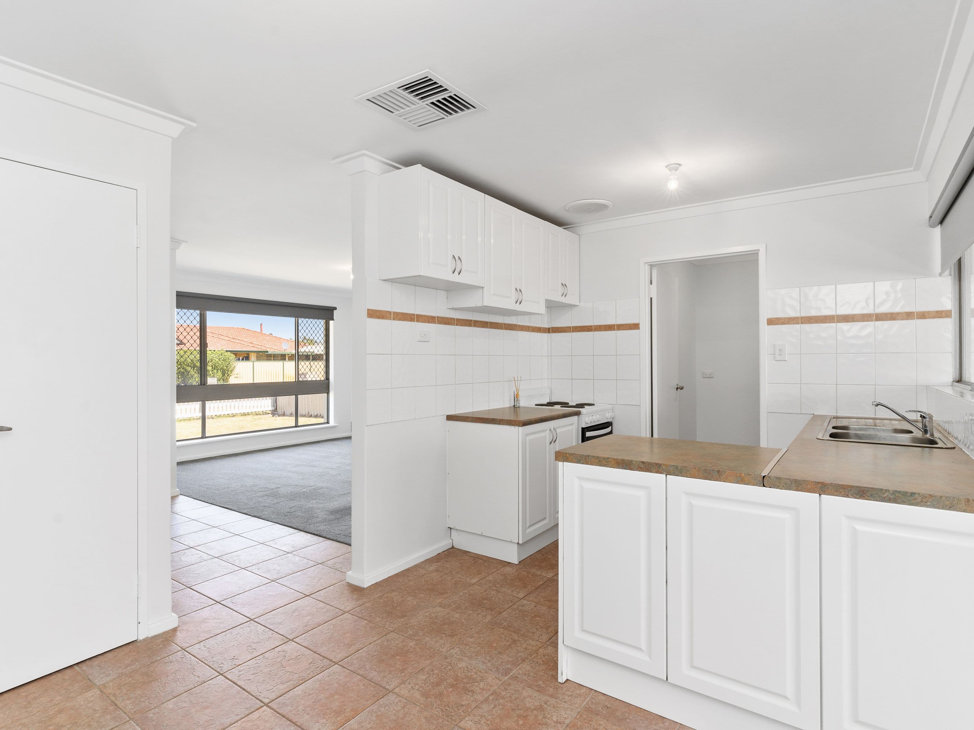 102 Luyer Avenue, East Cannington WA 6107, East Cannington - Thumbnail 5