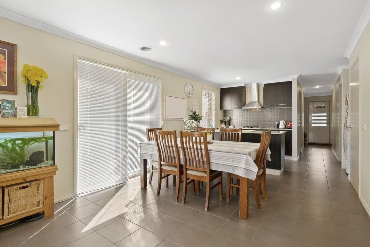 15 Hasluck Gardens, Point Cook VIC 3030, Point Cook - Thumbnail 2