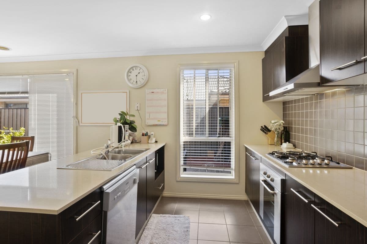 15 Hasluck Gardens, Point Cook VIC 3030, Point Cook - Thumbnail 3