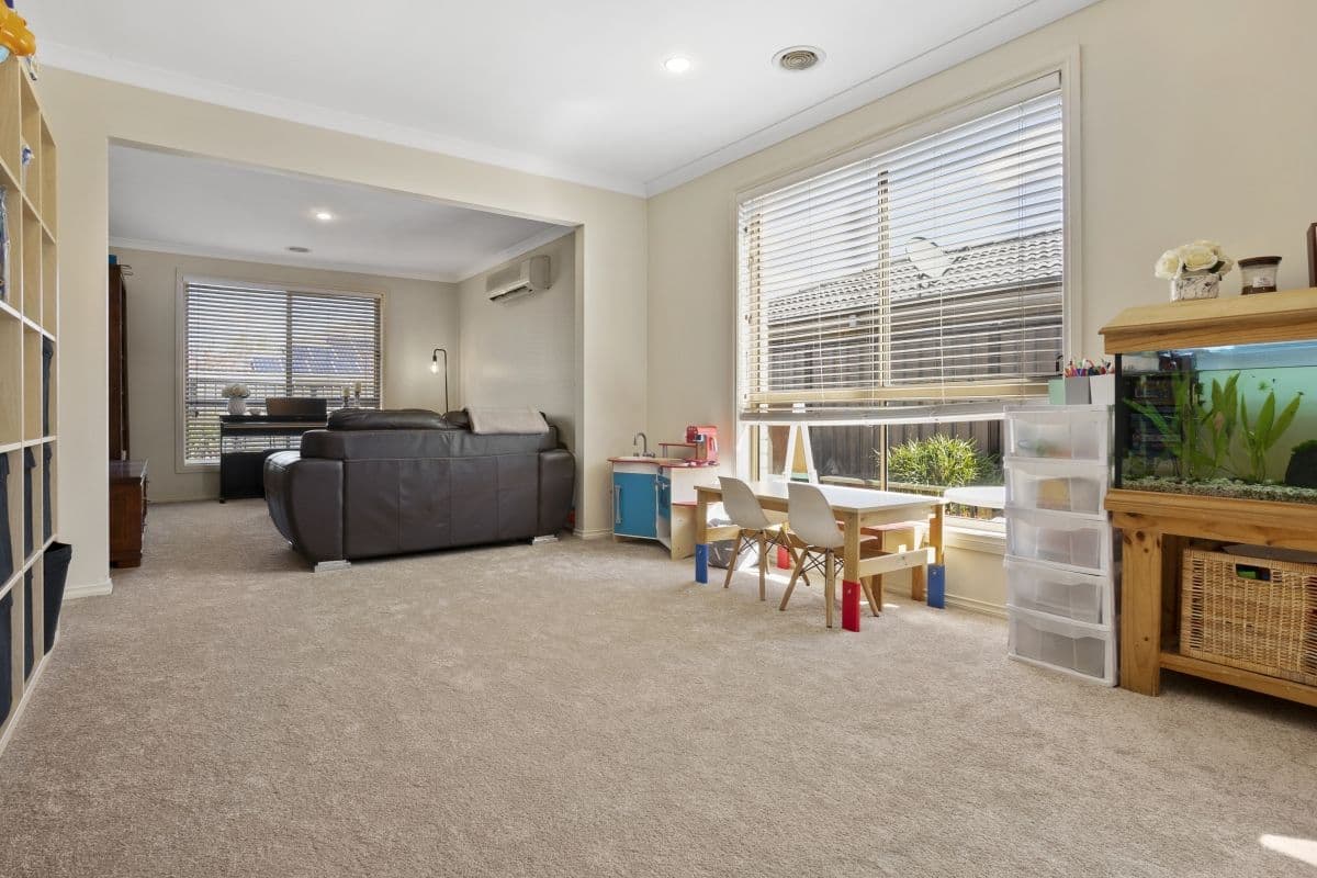 15 Hasluck Gardens, Point Cook VIC 3030, Point Cook - Thumbnail 4