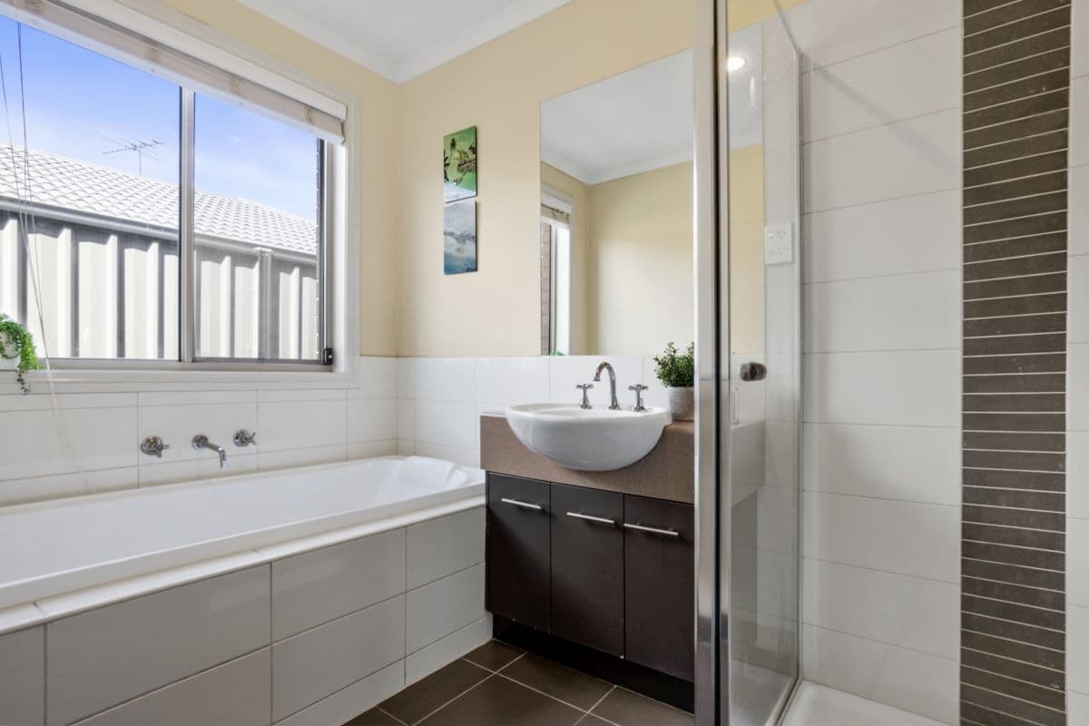 15 Hasluck Gardens, Point Cook VIC 3030, Point Cook - Thumbnail 7