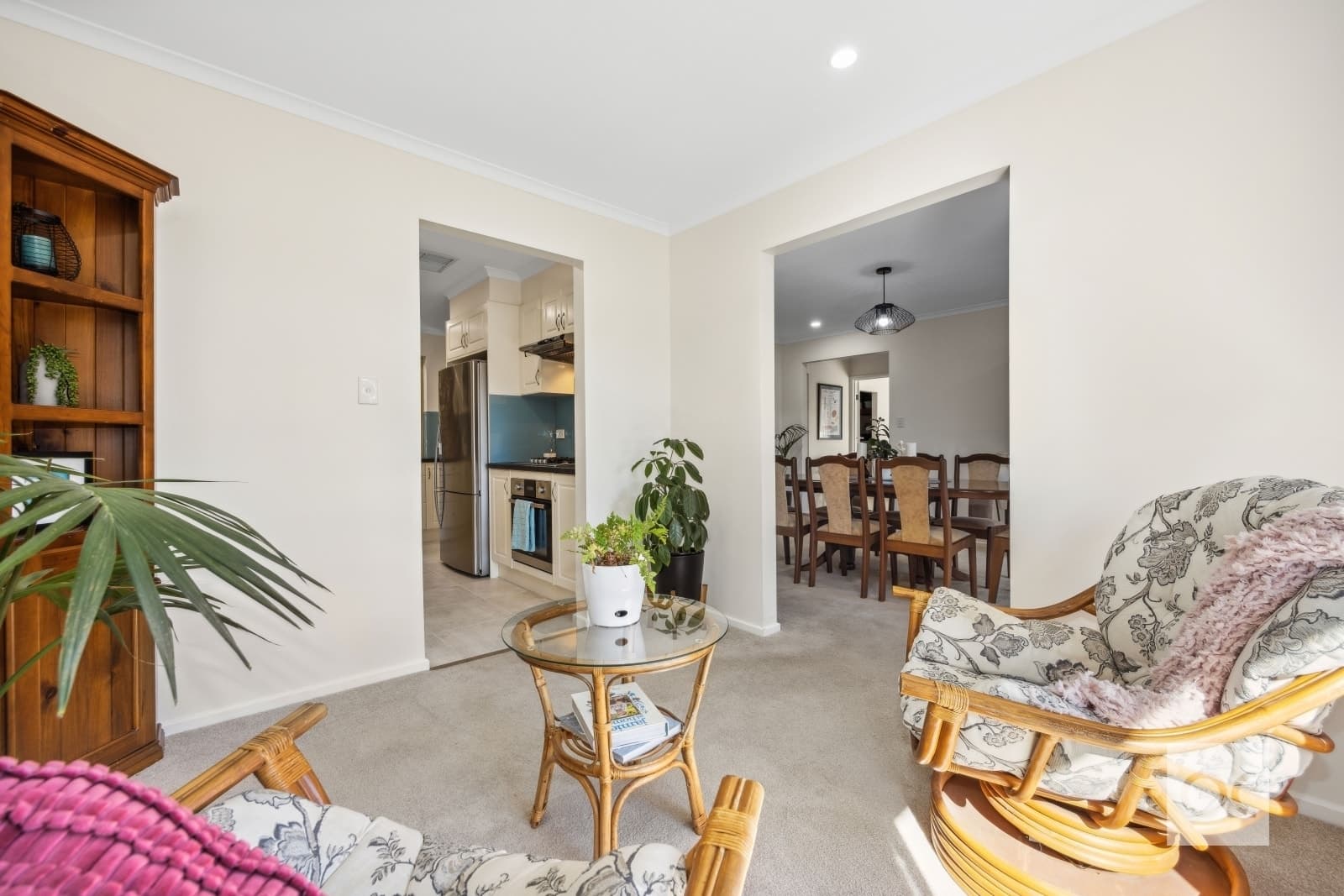 8 Gibson Court, Woodcroft - Thumbnail 2