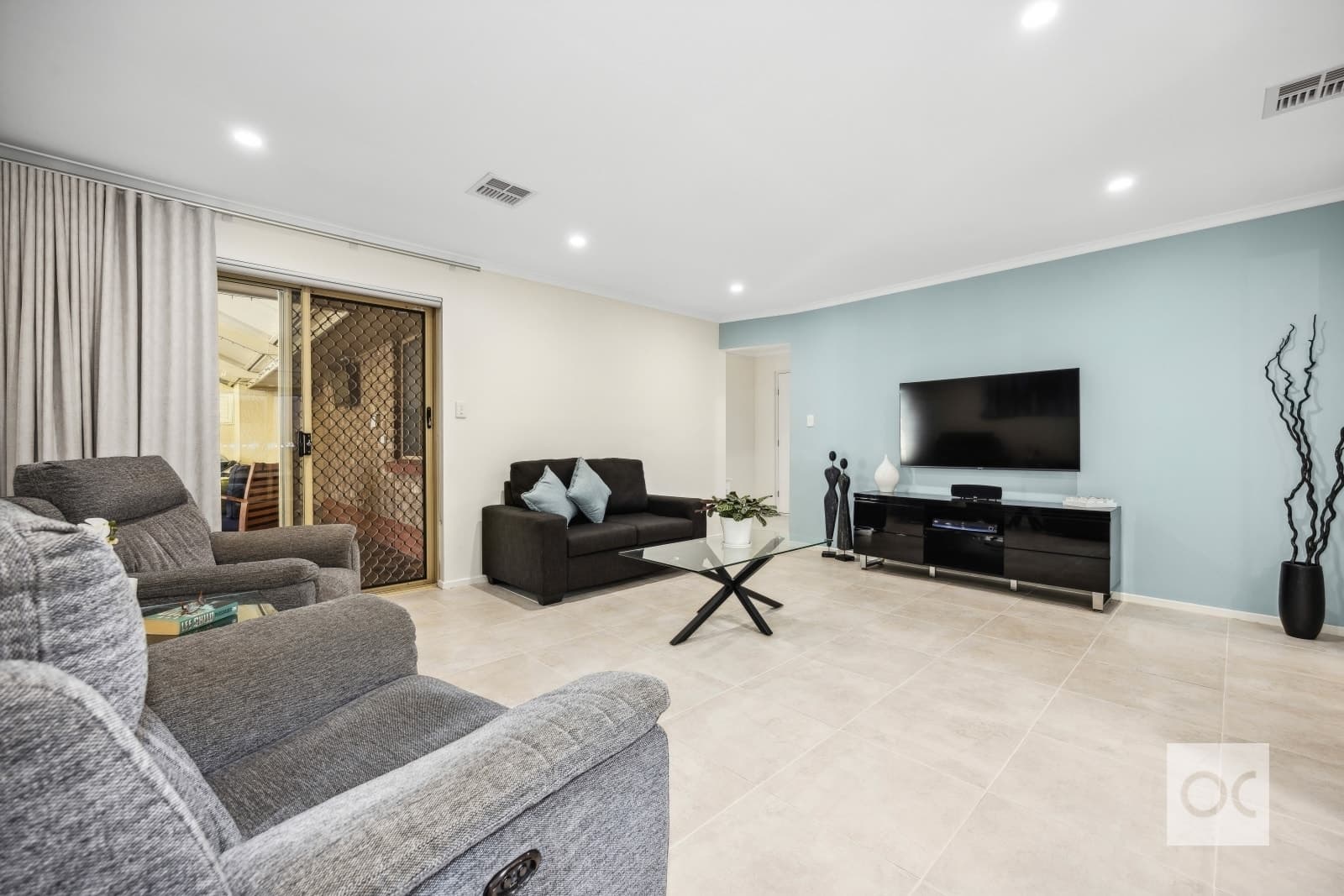 8 Gibson Court, Woodcroft - Thumbnail 3