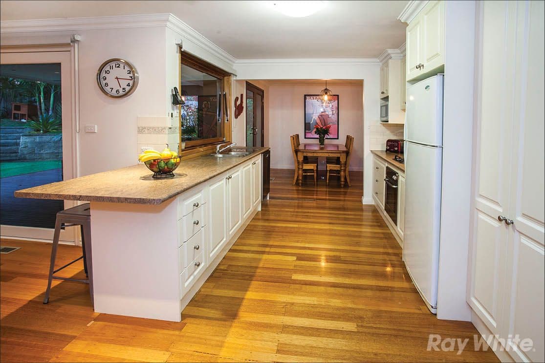 10 Hanwell Court, Glen Waverley VIC 3150, Glen Waverley - Thumbnail 2
