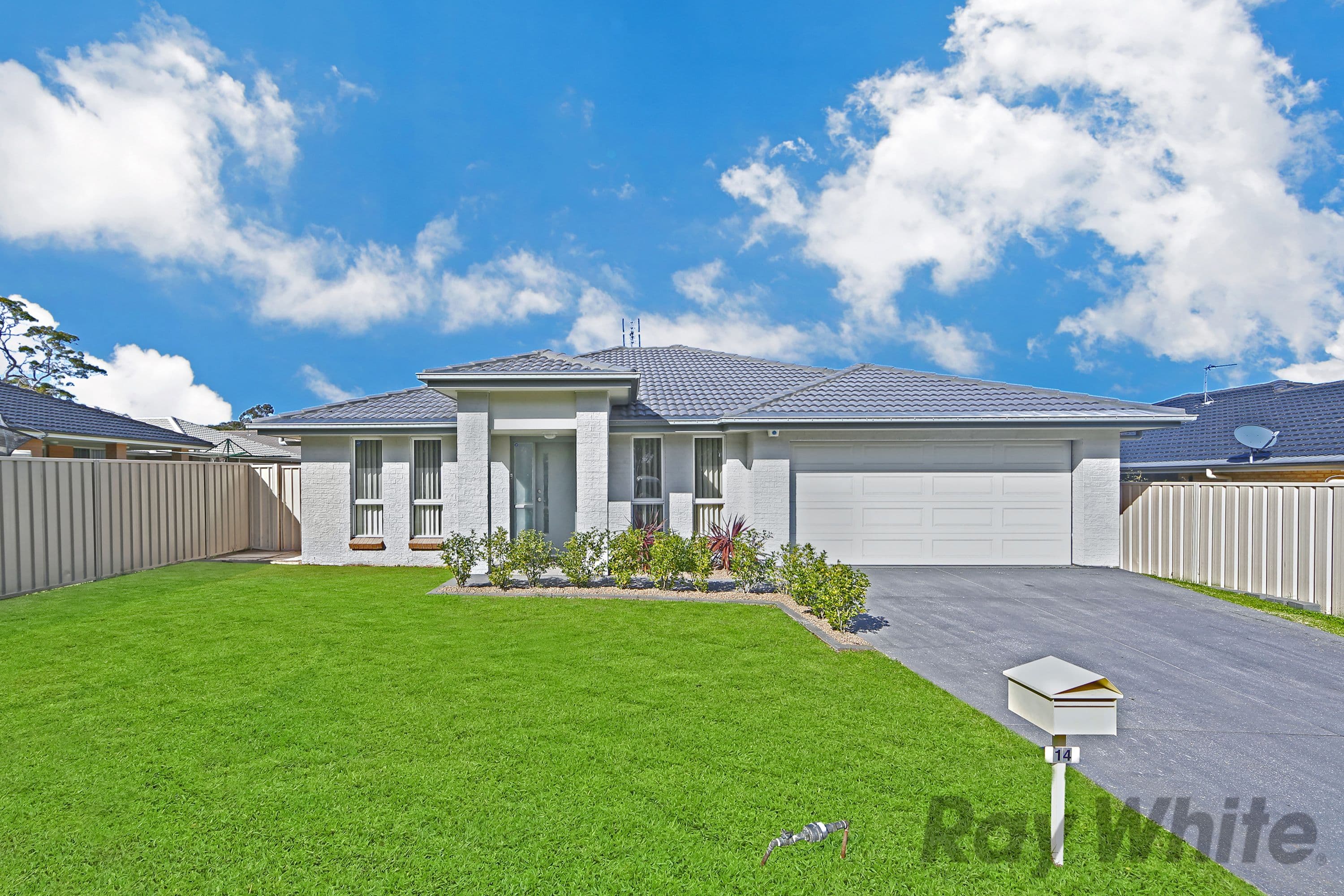 14 Regatta Way, Summerland Point - Image 1