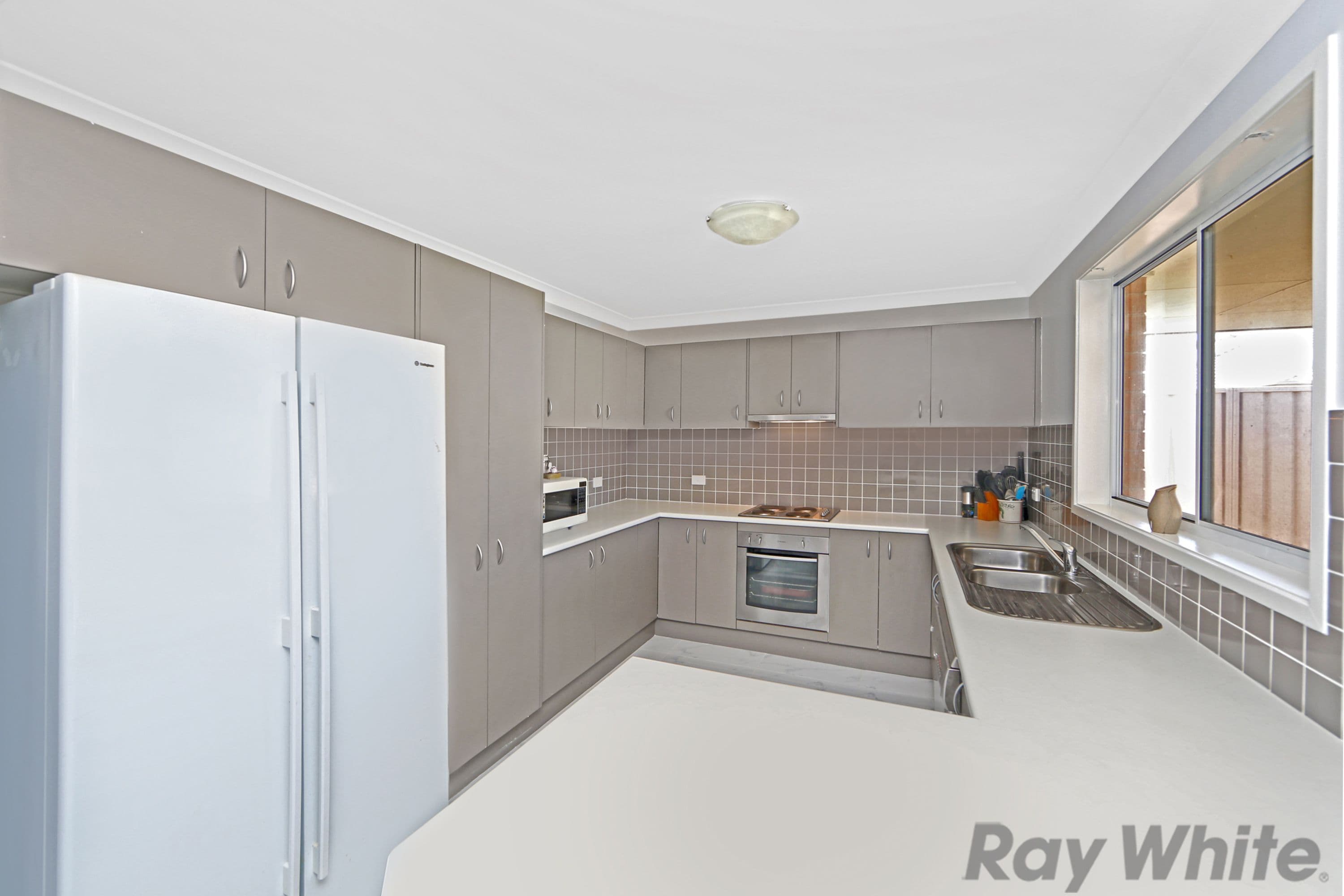 14 Regatta Way, Summerland Point - Thumbnail 2
