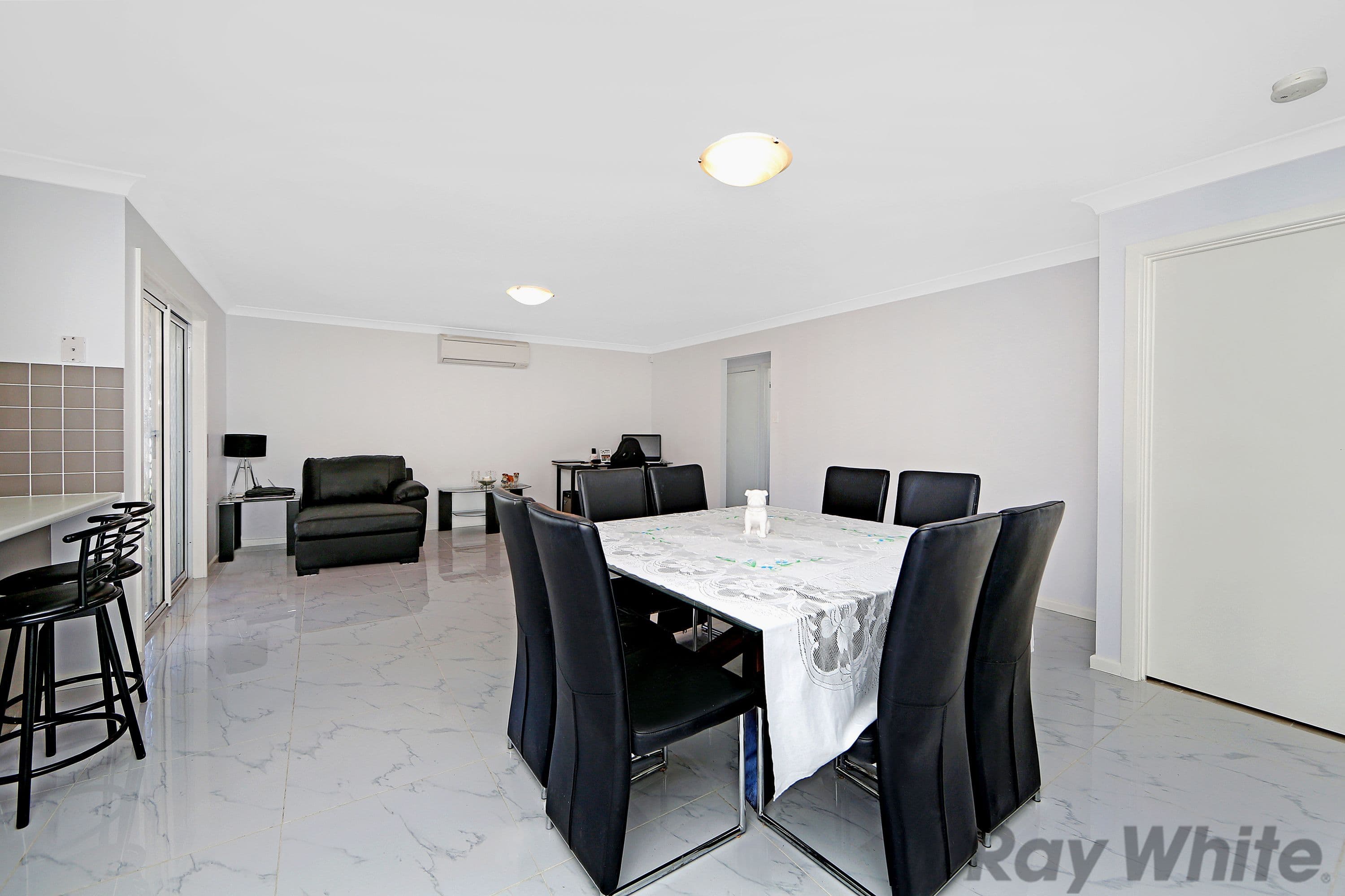14 Regatta Way, Summerland Point - Thumbnail 3