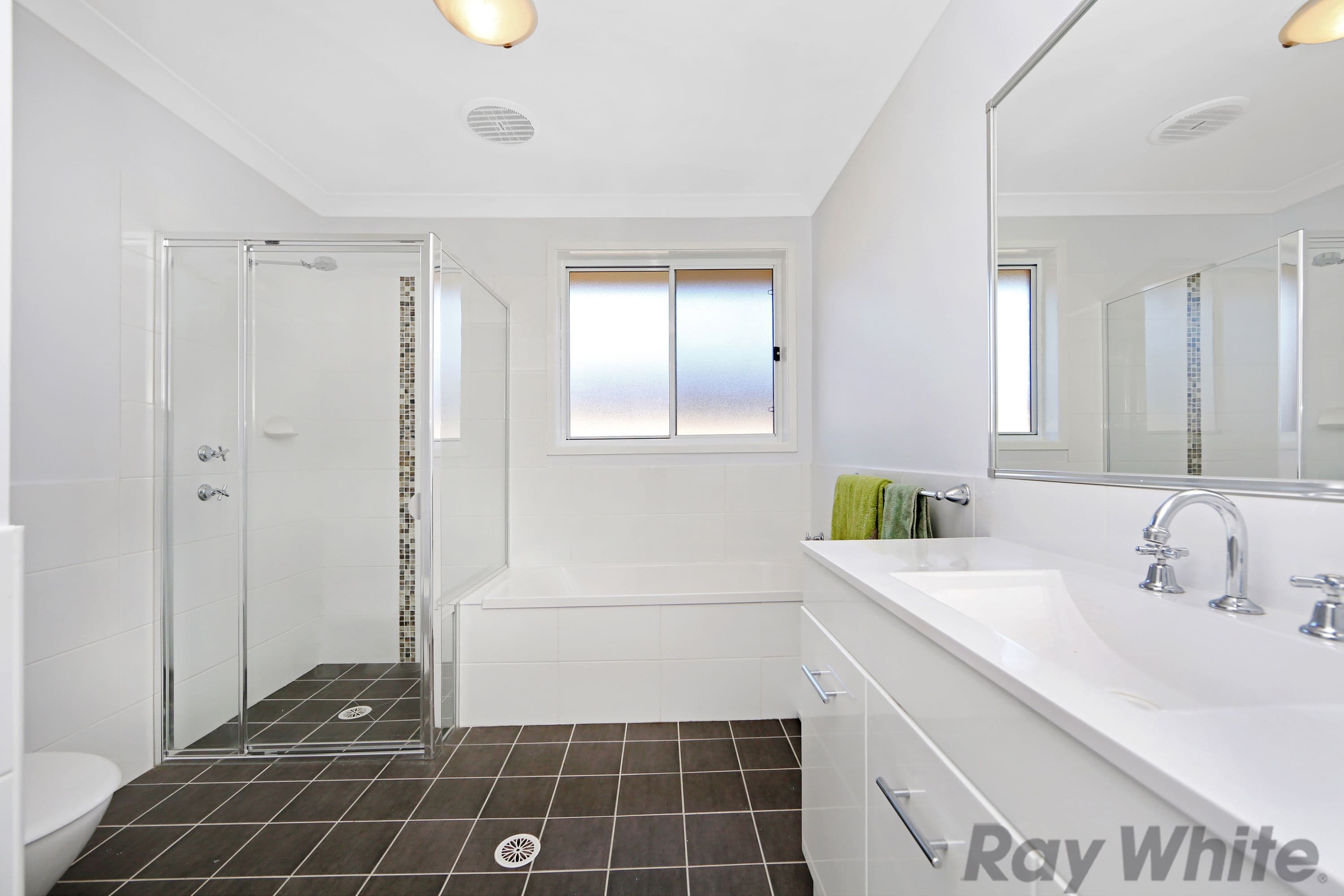 14 Regatta Way, Summerland Point - Thumbnail 7