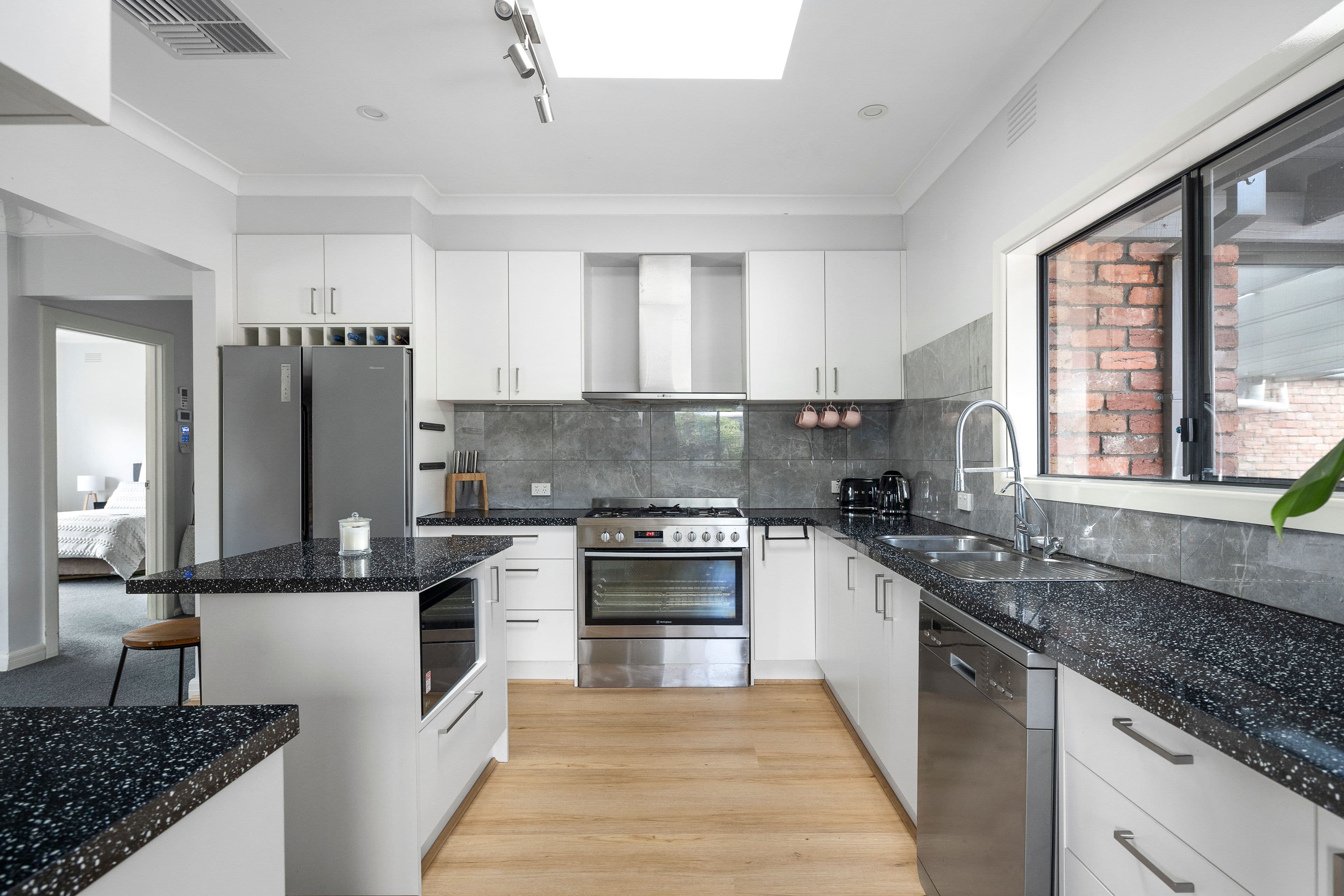 4 Redgdon Avenue, Frankston VIC 3199, Frankston - Thumbnail 3