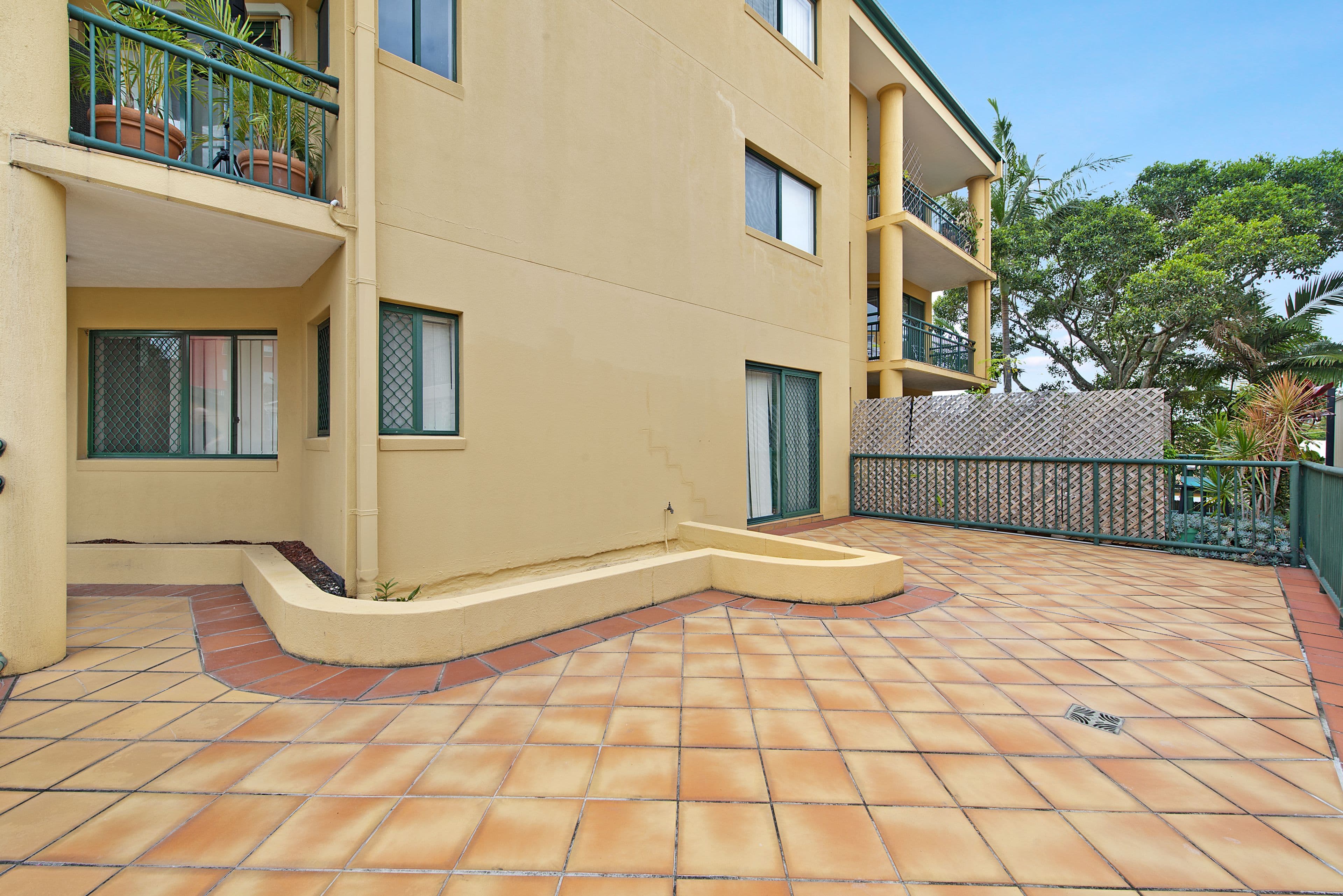 12 Spendelove Avenue, Southport QLD 4215, Southport - Thumbnail 3