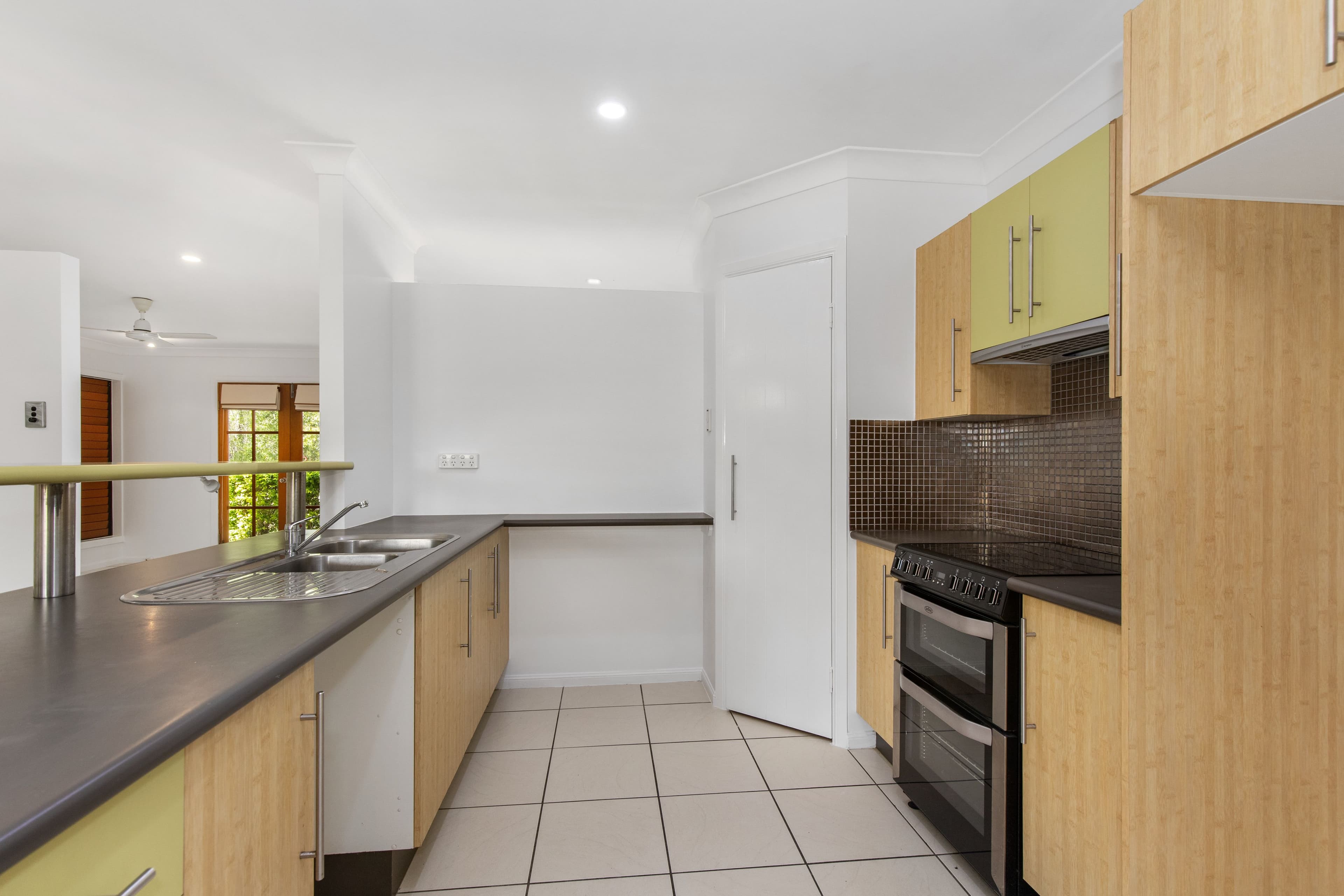 31 Warbler Crescent, Douglas QLD 4814, Douglas - Thumbnail 3