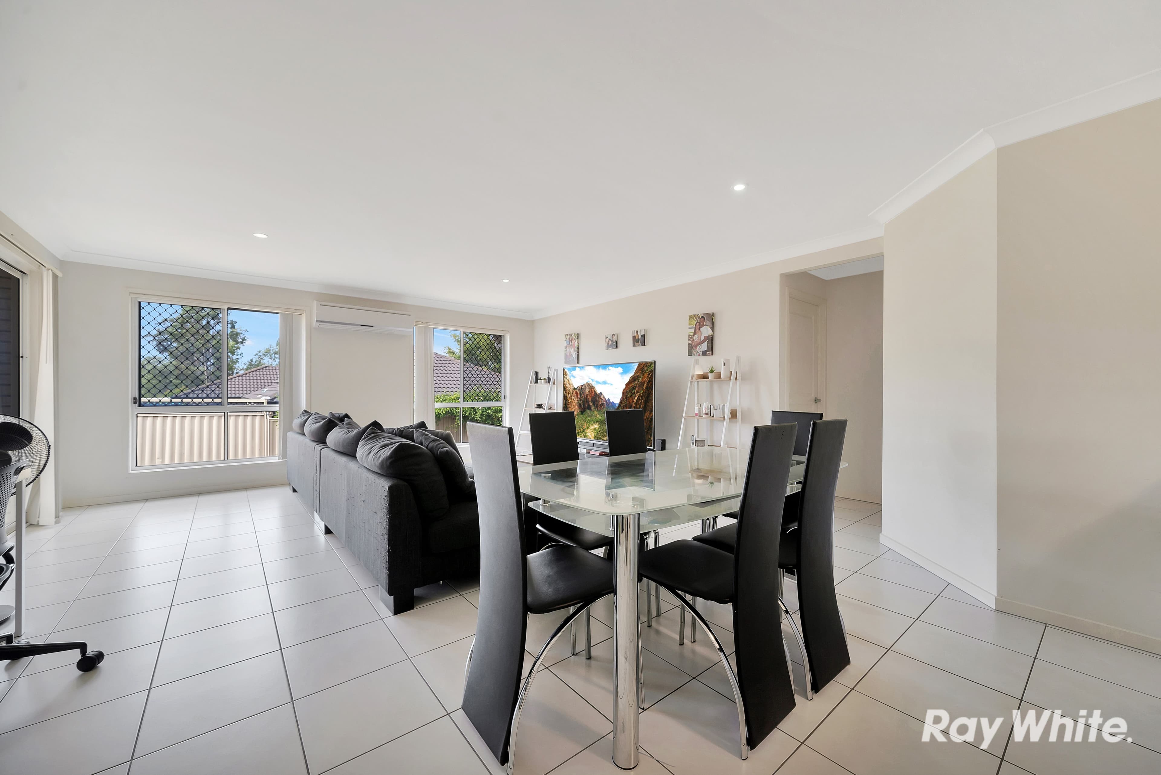 16 Foster Circuit, Hillcrest QLD 4118, Hillcrest - Thumbnail 4
