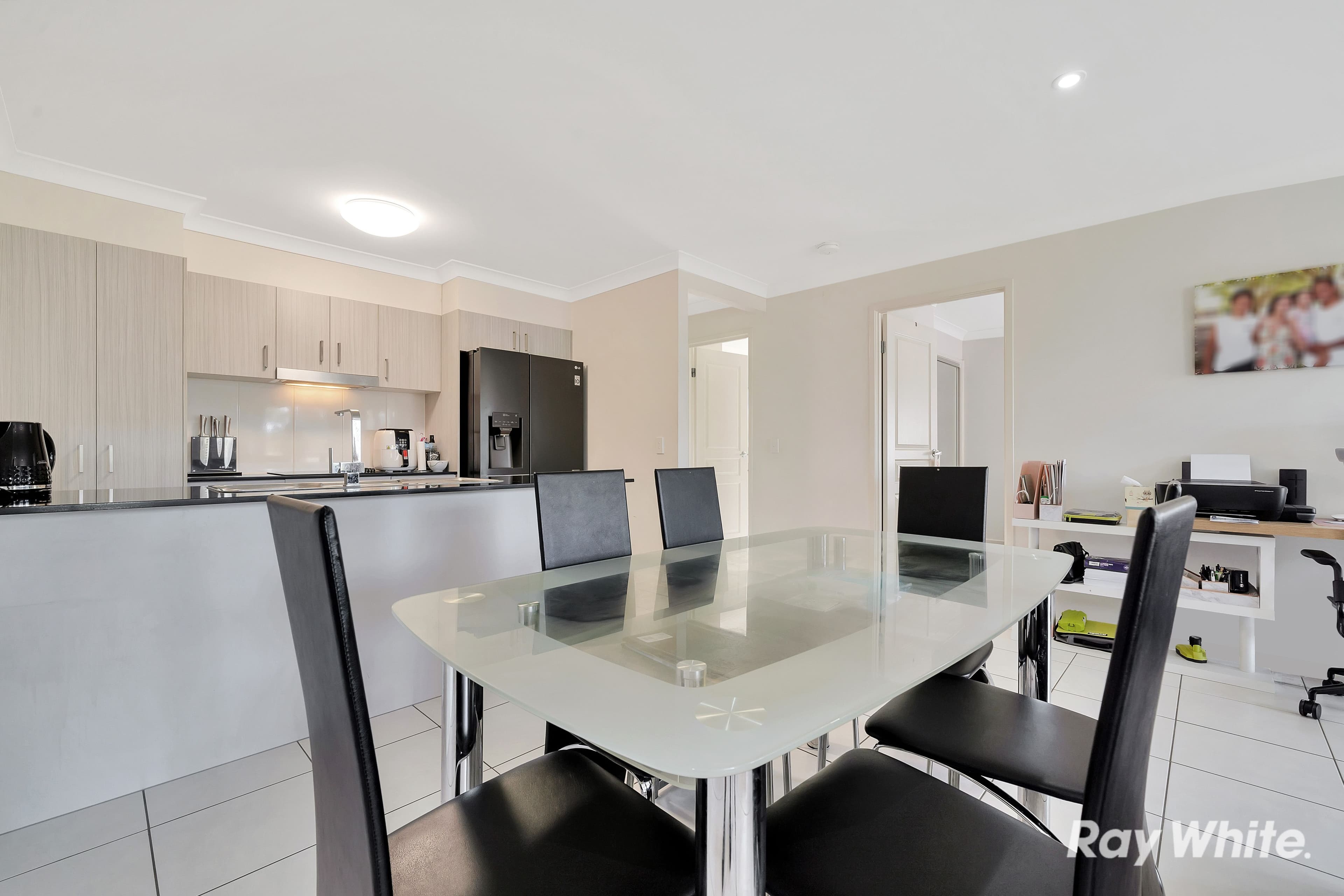 16 Foster Circuit, Hillcrest QLD 4118, Hillcrest - Thumbnail 5