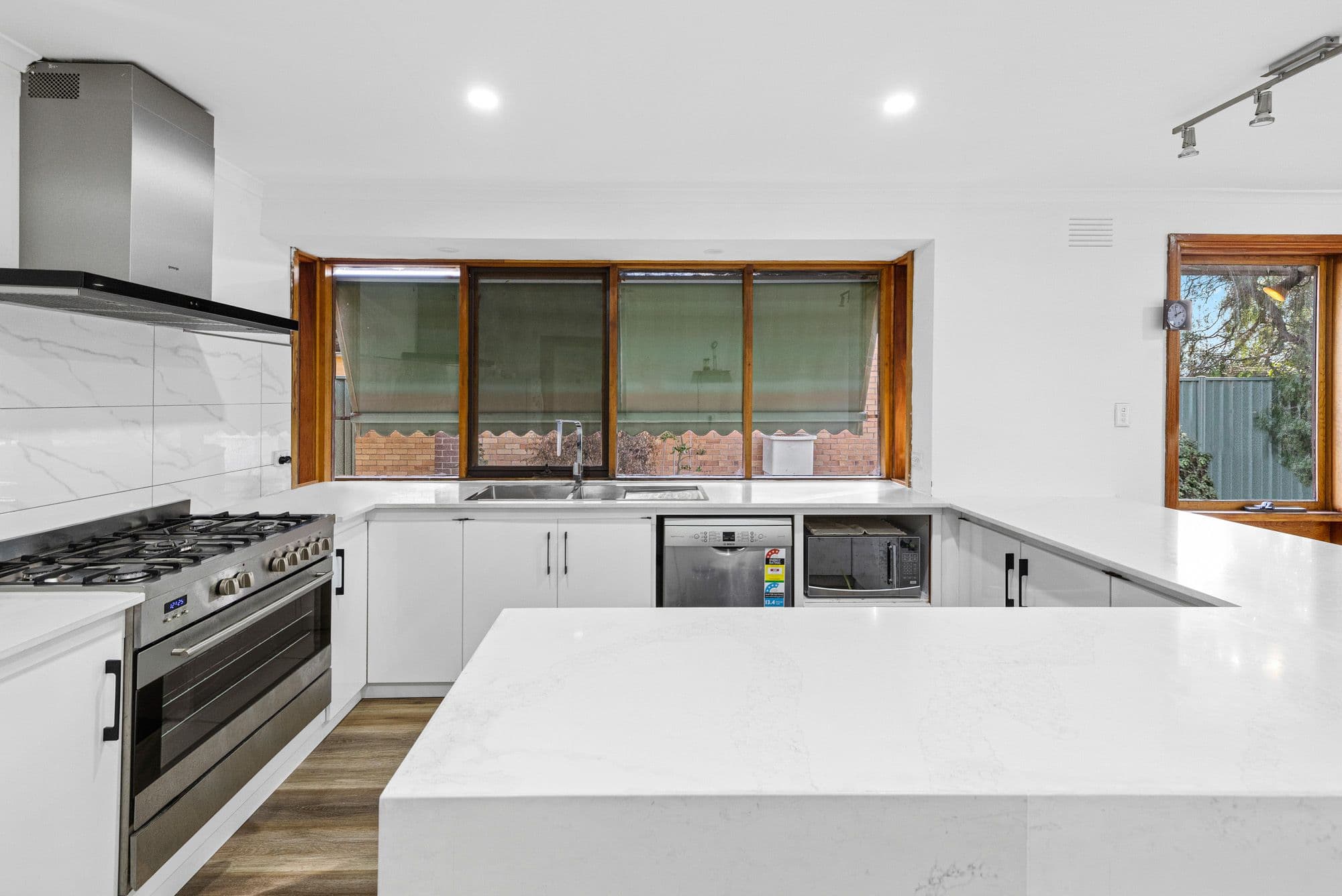 14 Spring Drive, Hoppers Crossing VIC 3029, Hoppers Crossing - Thumbnail 2