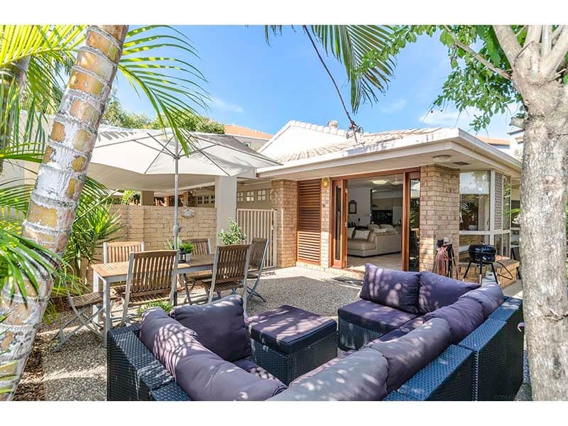 36 Dalpura Street, CHEVRON ISLAND QLD 4217, Chevron Island - Thumbnail 2