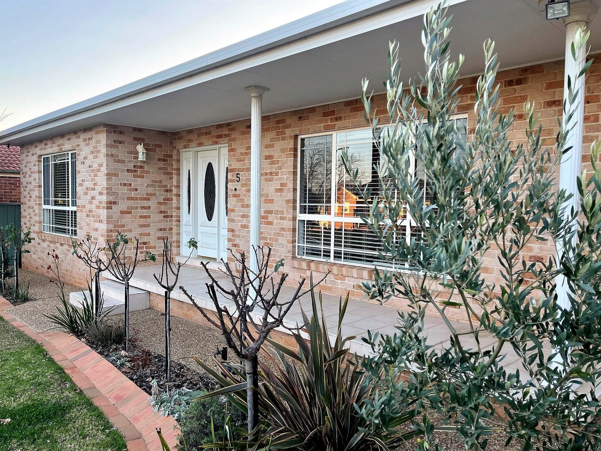 5 North Grove Drive, Griffith NSW 2680, Griffith - Thumbnail 2