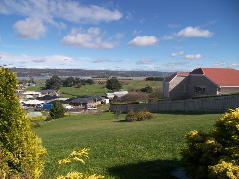 45 Roberts Crescent, NEWNHAM TAS 7248, Newnham - Thumbnail 2