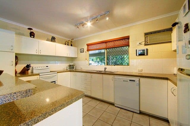 6 Anamari Court, BUSHLAND BEACH QLD 4818, Bushland Beach - Thumbnail 4