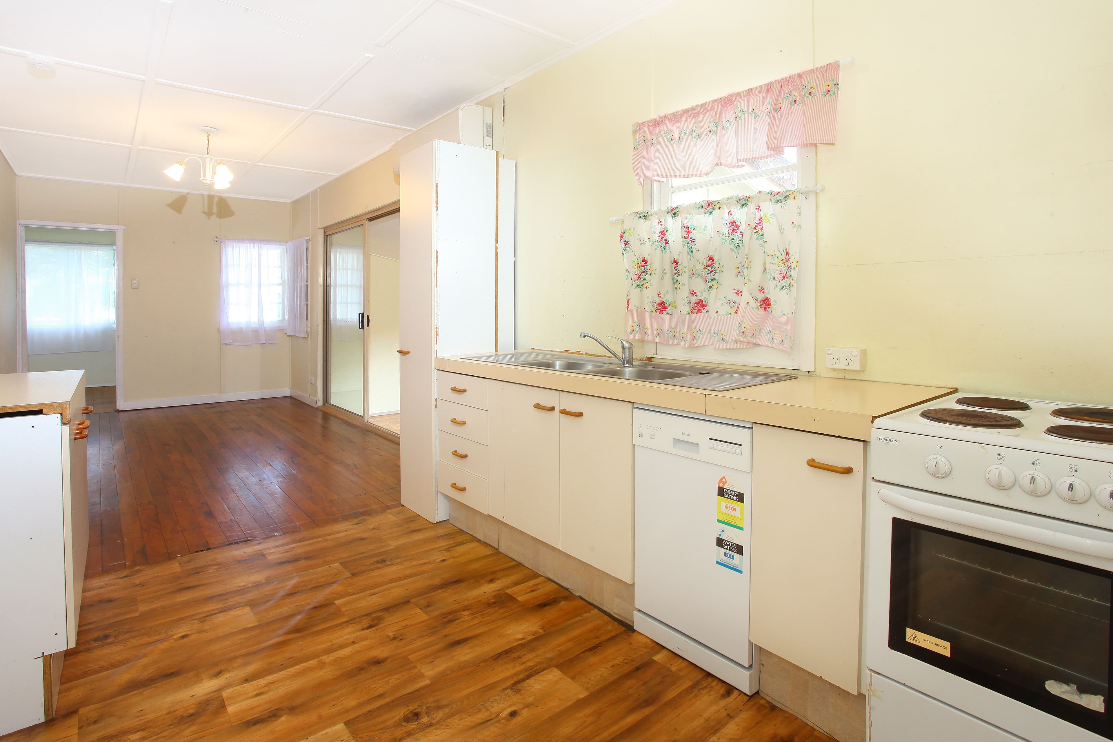 33 Fisher Avenue, Southport QLD 4215, Southport - Thumbnail 3
