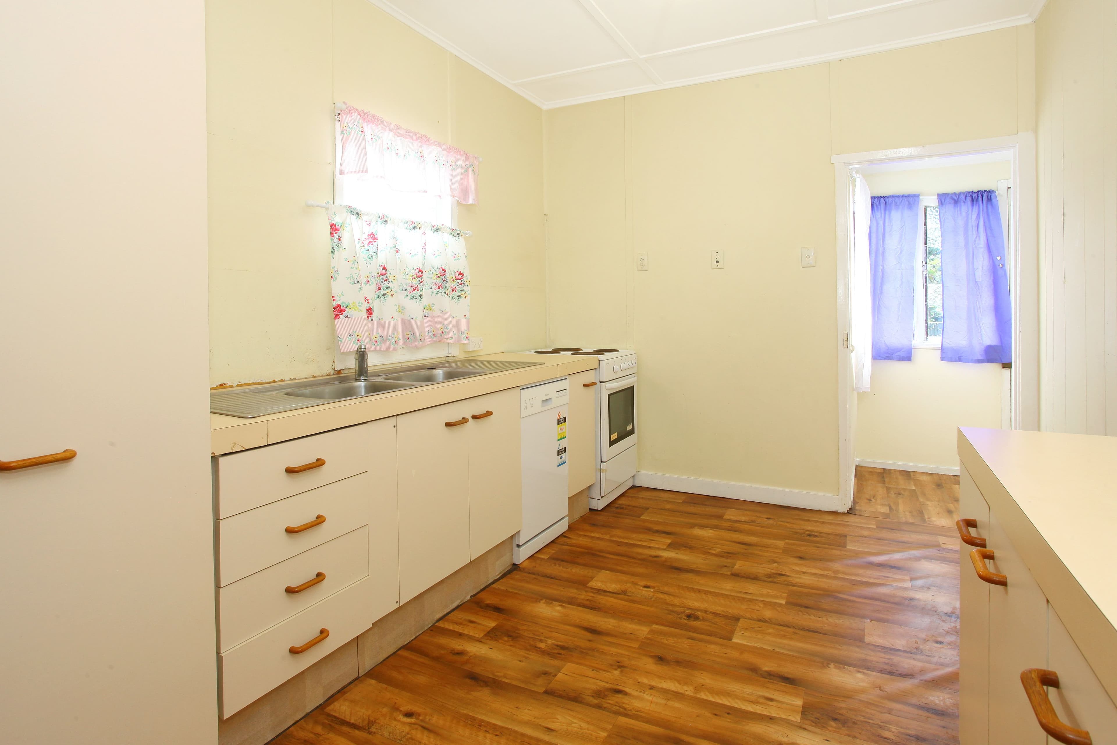 33 Fisher Avenue, Southport QLD 4215, Southport - Thumbnail 5