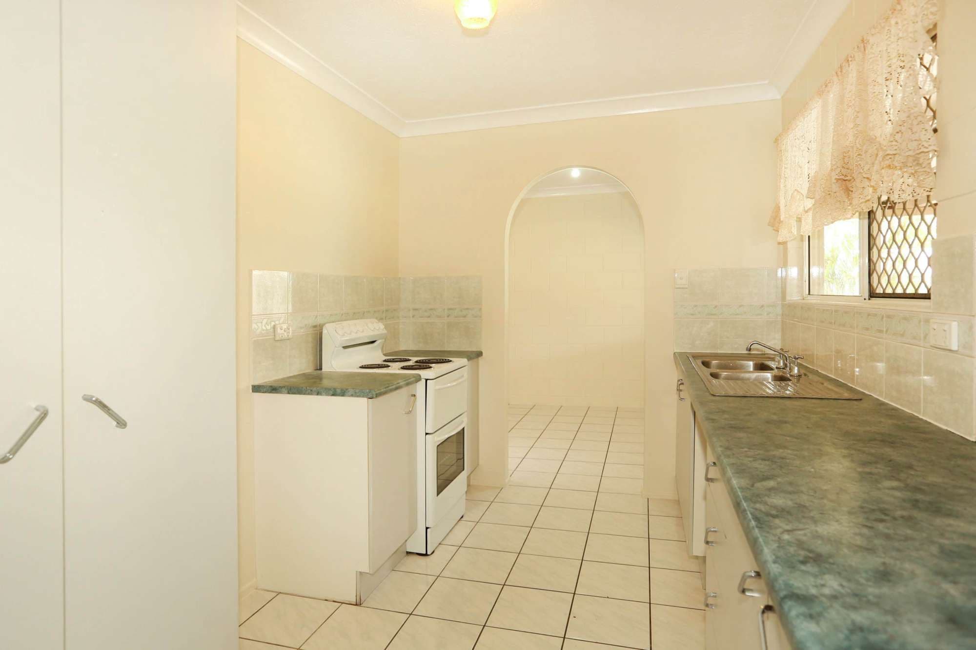 16 Lornsleigh Street, MOUNT LOUISA QLD 4814, Mount Louisa - Thumbnail 5
