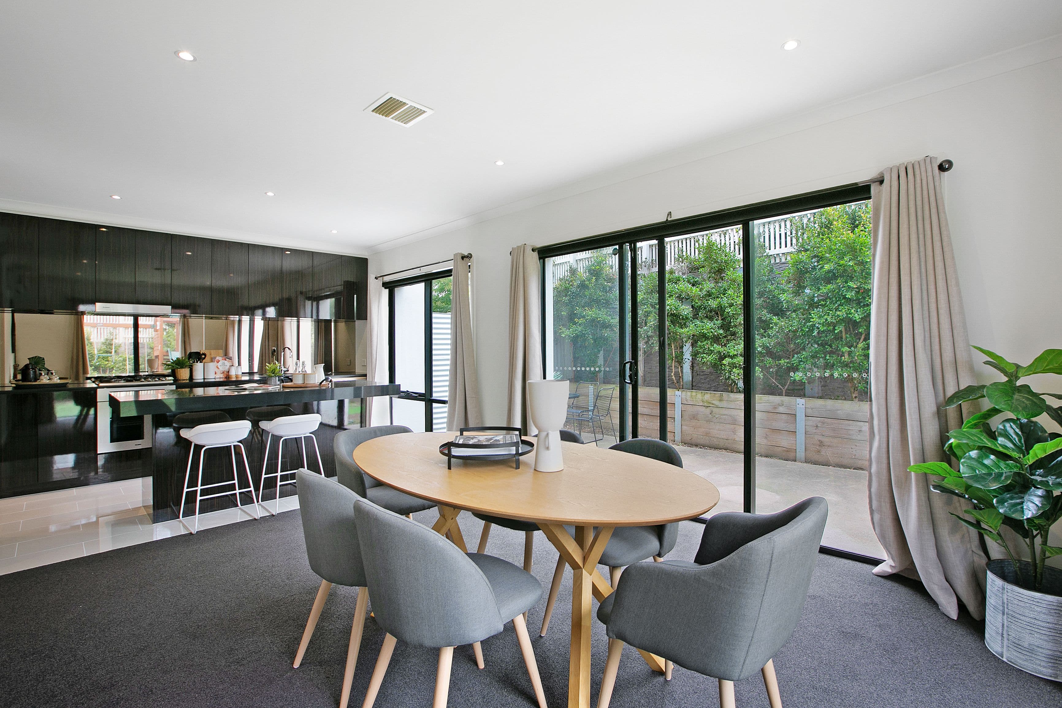 14 Manchester Crescent, Bundoora VIC 3083, Bundoora - Thumbnail 2