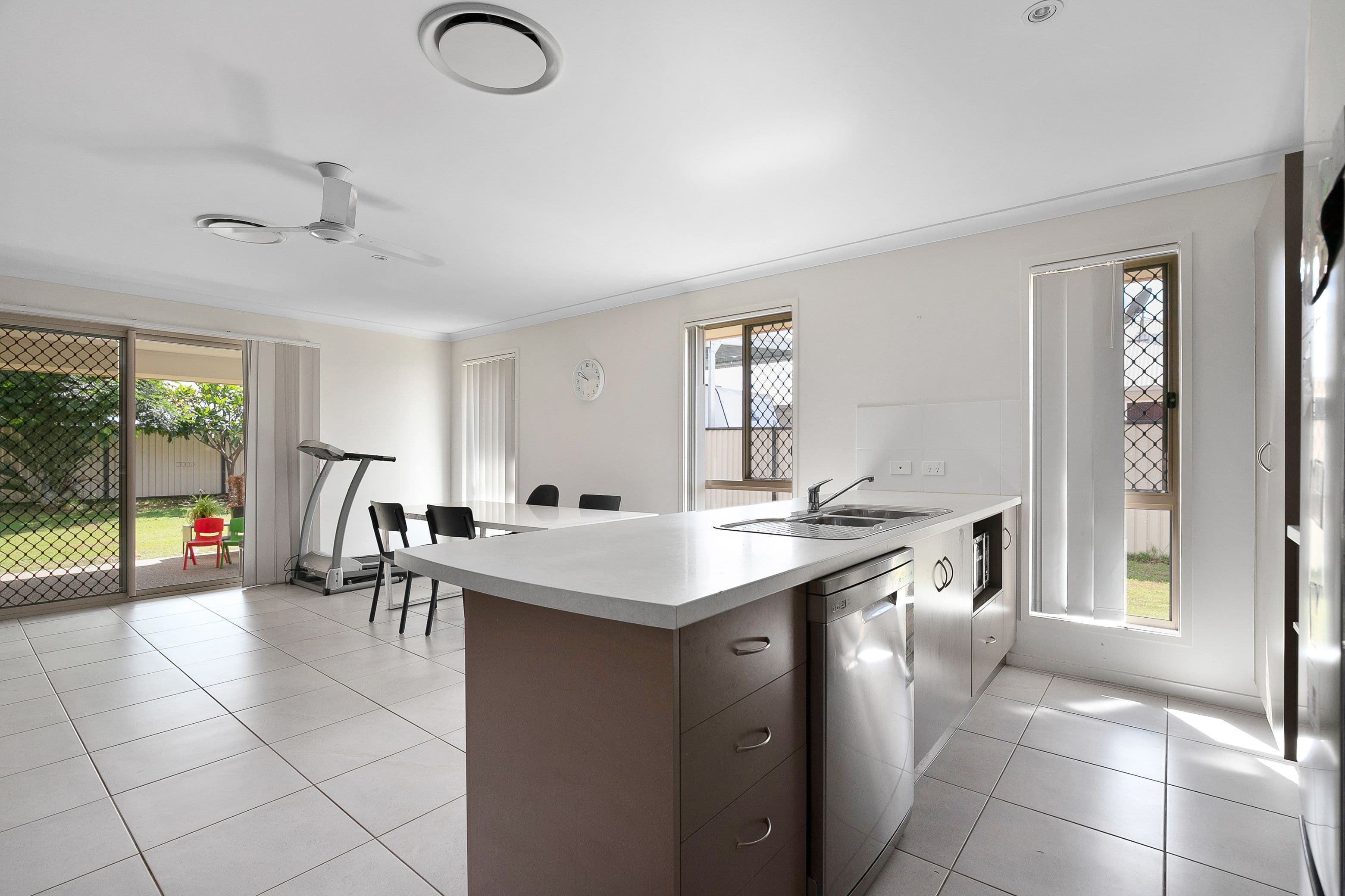 9 Vale Street, Emerald QLD 4720, Emerald - Thumbnail 4