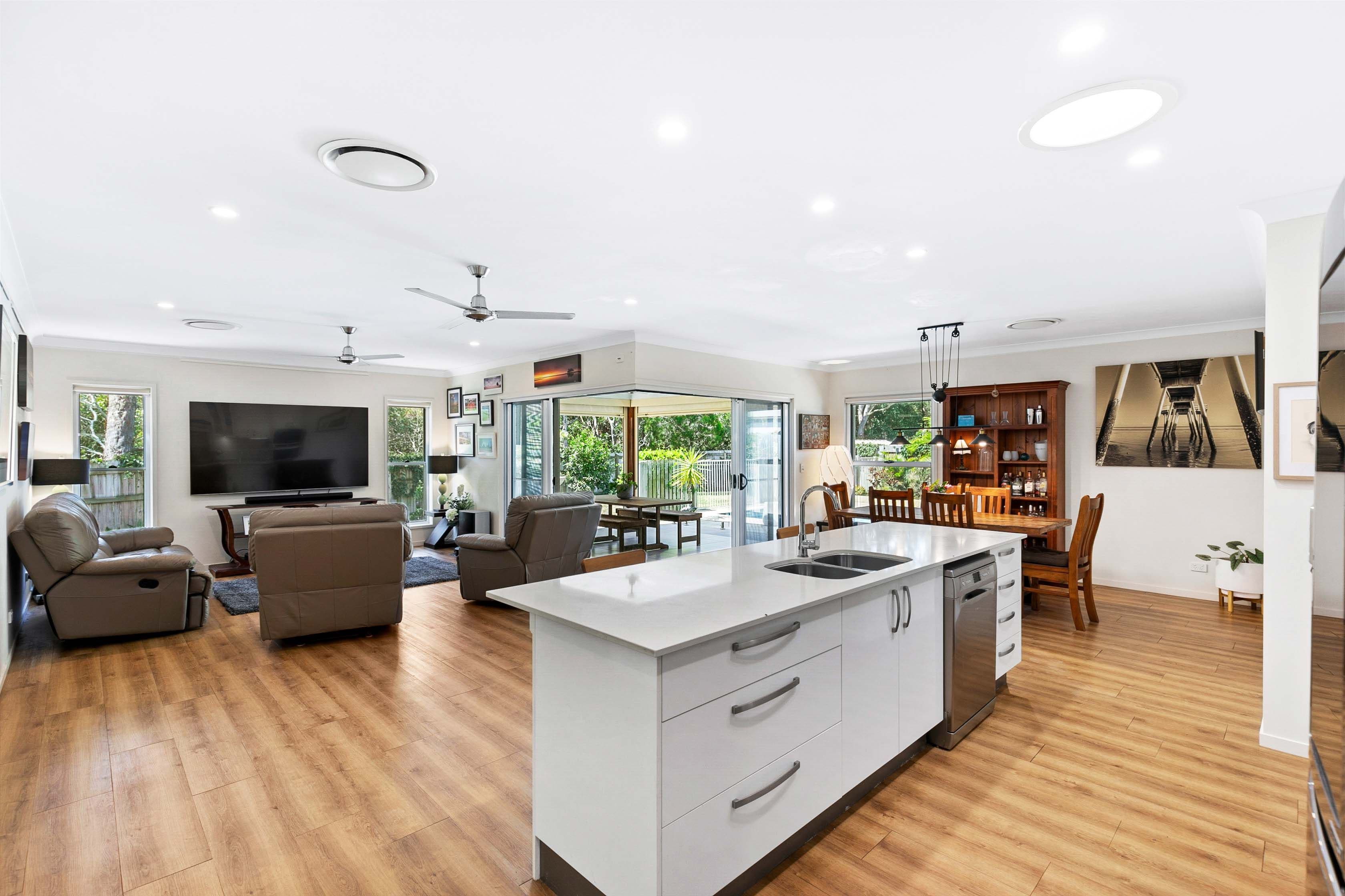 8 Oceanfront Court, Urangan QLD 4655, Urangan - Thumbnail 6