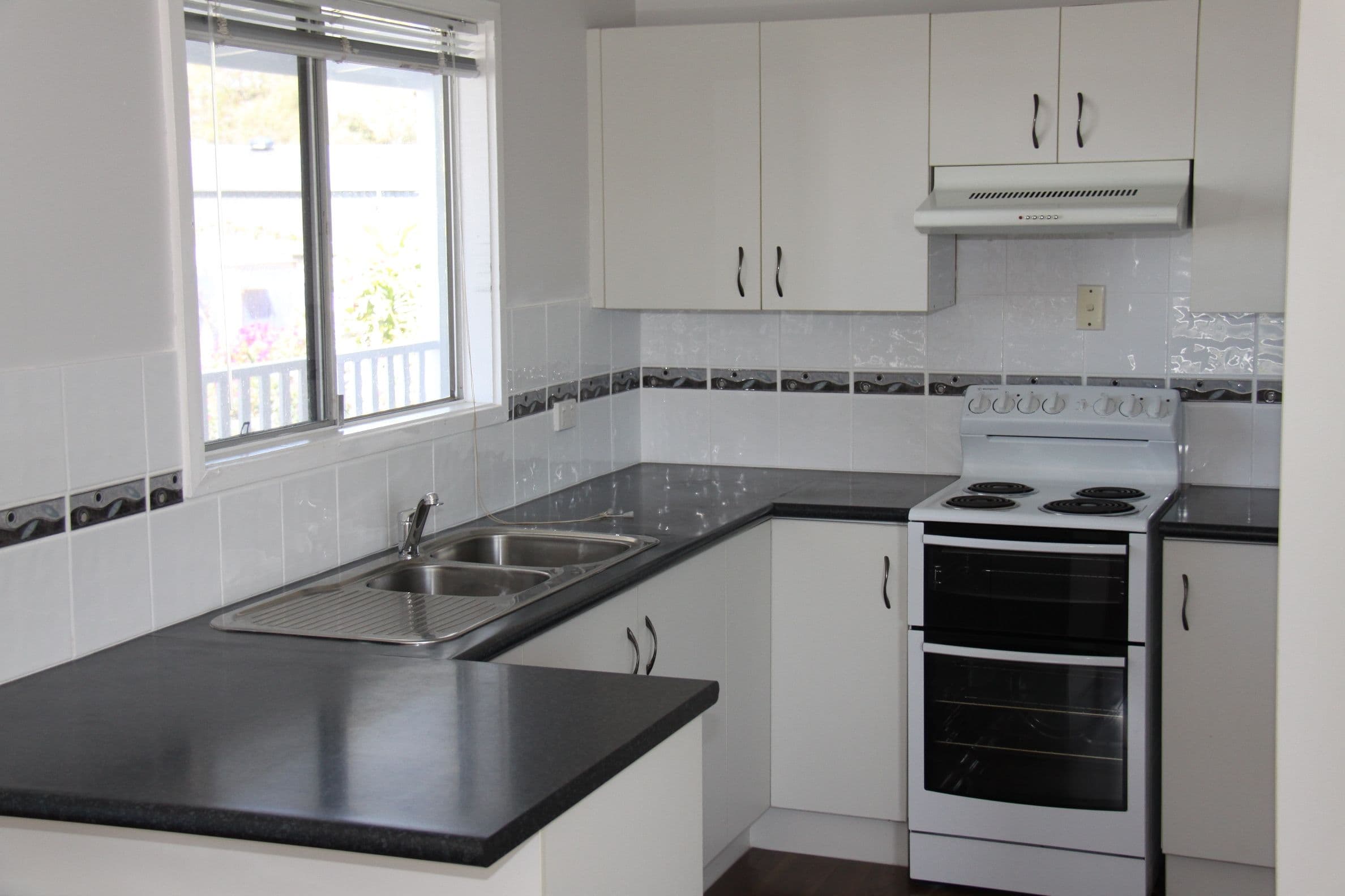 16 Booth Avenue, Tannum Sands QLD 4680, Tannum Sands - Thumbnail 3
