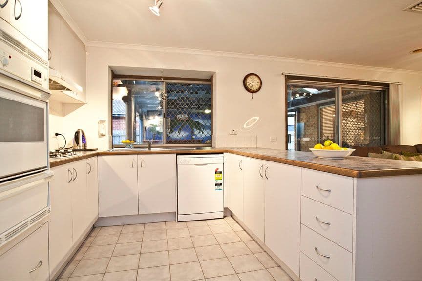 2 Stephanie Close, FERNTREE GULLY VIC 3156, Ferntree Gully - Thumbnail 2