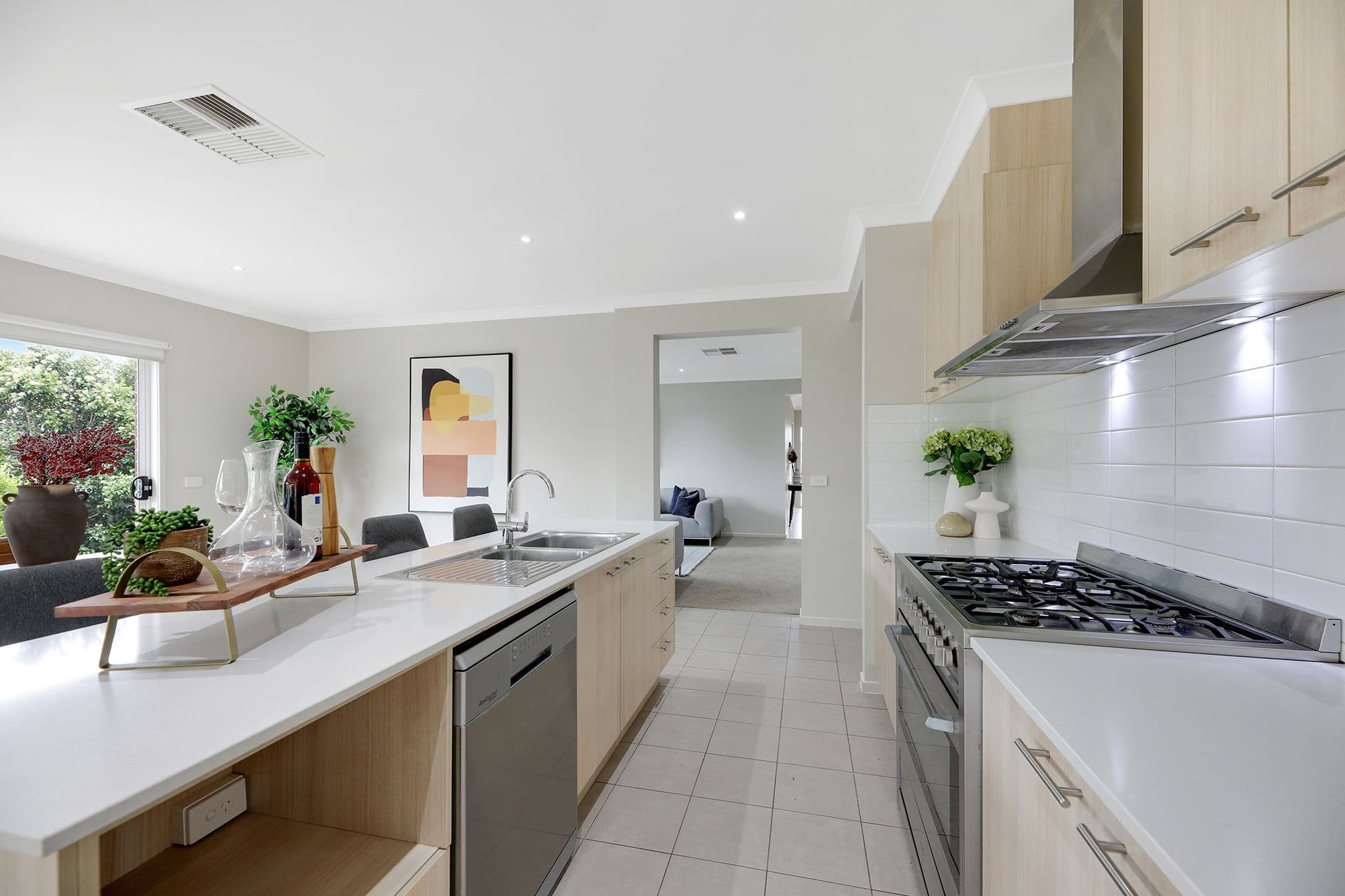 24 Wiltons Crescent, Drouin VIC 3818, Drouin - Thumbnail 2