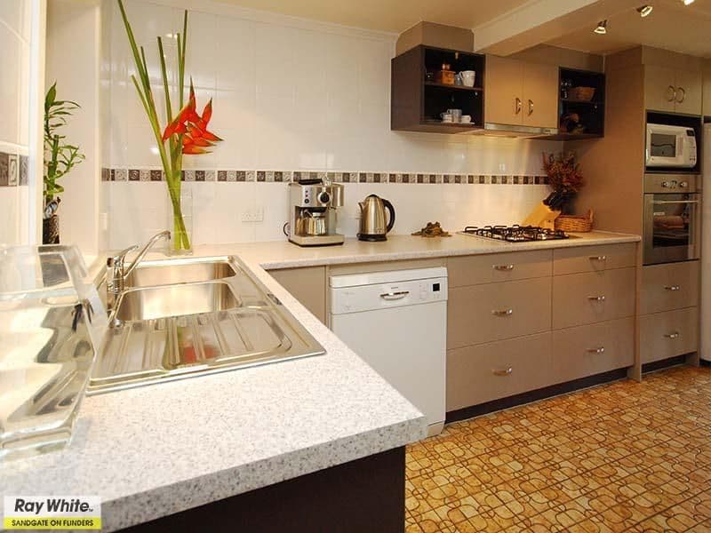 10 Bamford Street, SANDGATE QLD 4017, Sandgate - Thumbnail 2