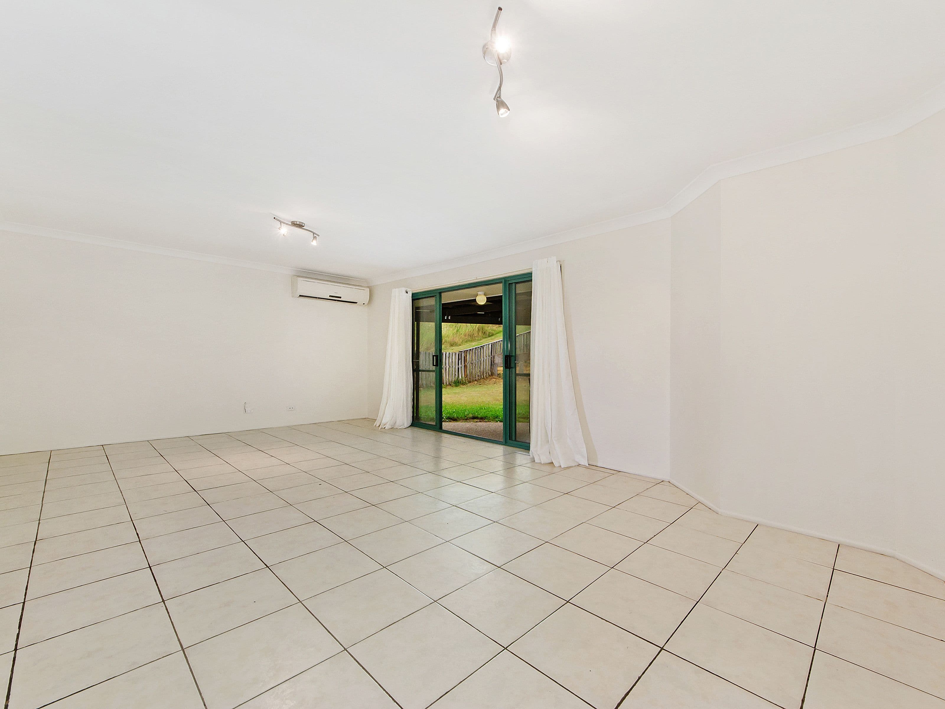 19 Hertford Crescent, Mudgeeraba QLD 4213, Mudgeeraba - Thumbnail 5