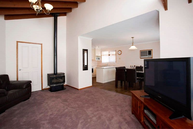 2 Cohuna Court, CORIO VIC 3214, Corio - Thumbnail 2