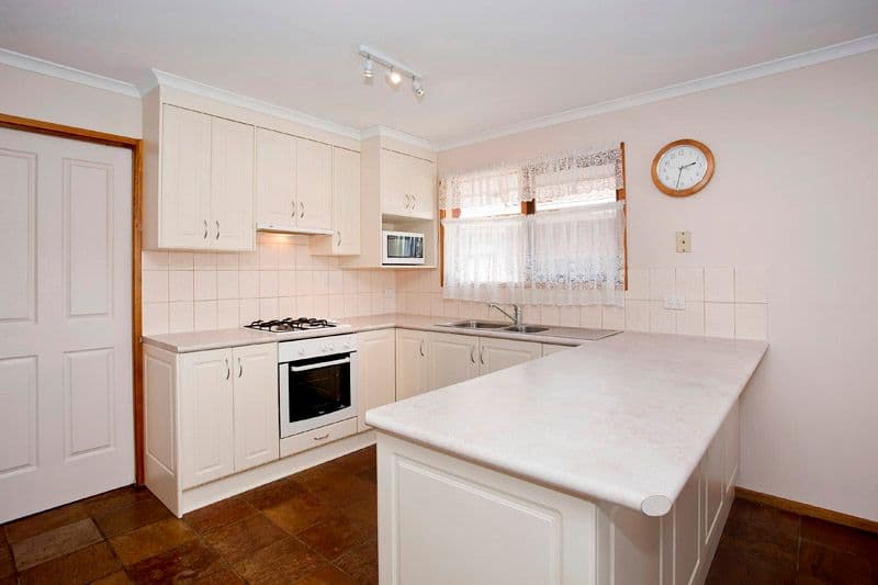 2 Cohuna Court, CORIO VIC 3214, Corio - Thumbnail 3