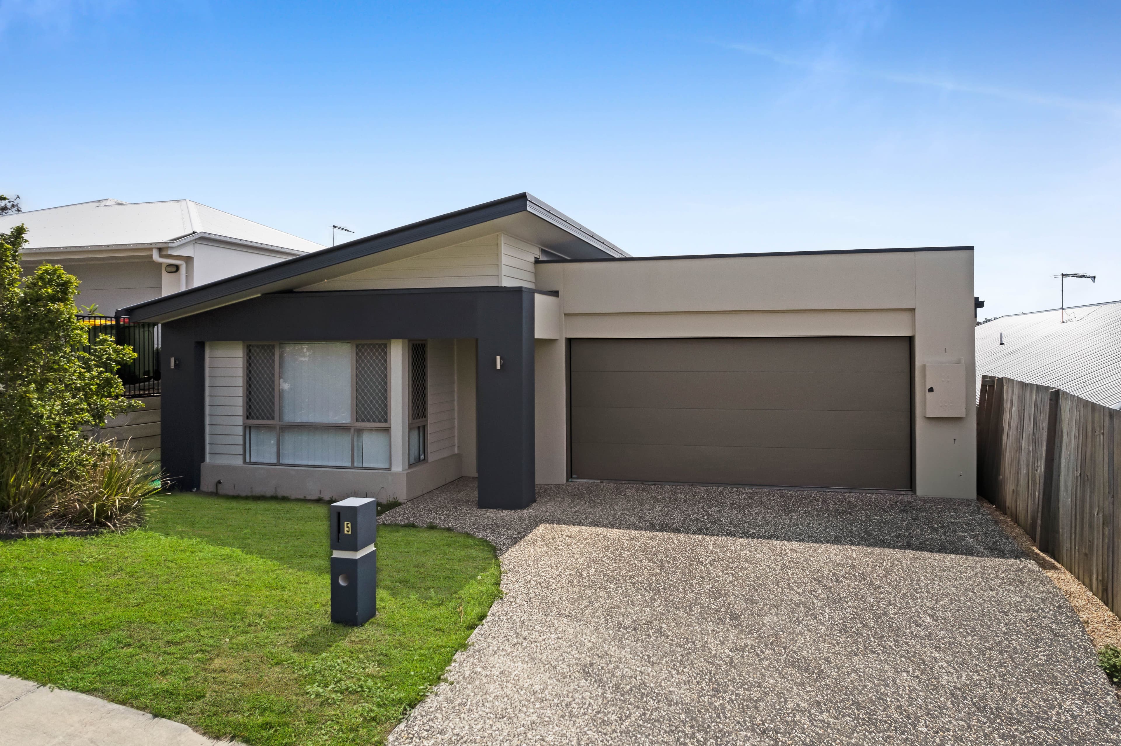 5 Macintyre Street, Holmview QLD 4207, Holmview - Thumbnail 2