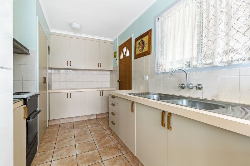 13 Goorawin Street, Runaway Bay QLD 4216, Runaway Bay - Thumbnail 4