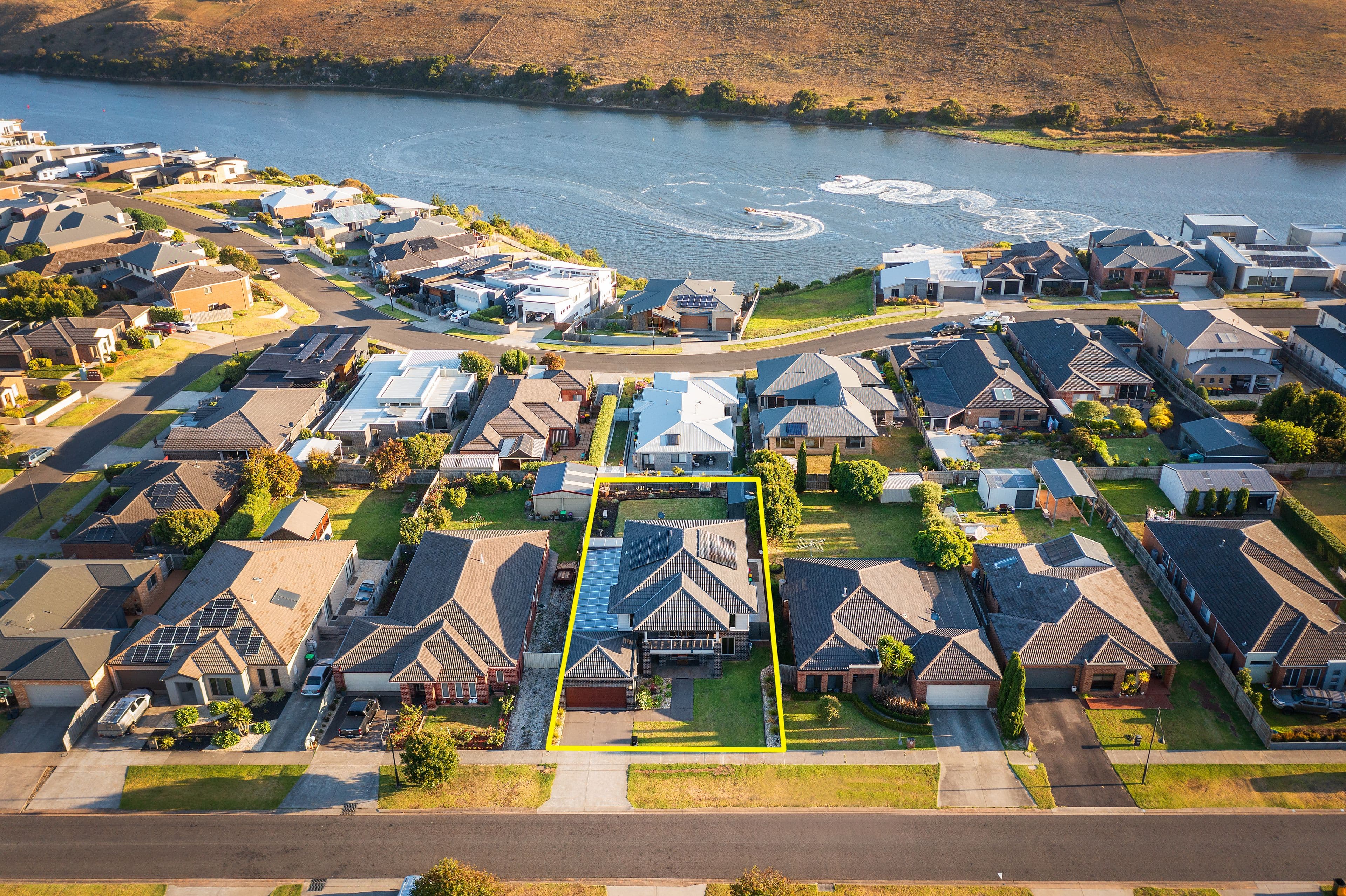 16 Huntingfield Drive, Warrnambool VIC 3280, Warrnambool - Thumbnail 2