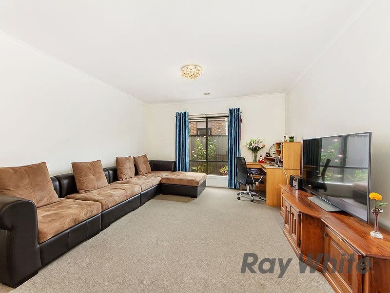 33 Villiers Drive, Point Cook VIC 3030, Point Cook - Thumbnail 3