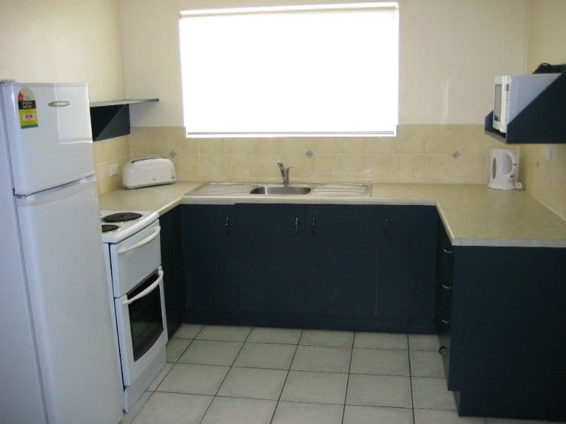 4 Lamington Drive, GLADSTONE QLD 4680, Gladstone Central - Thumbnail 2