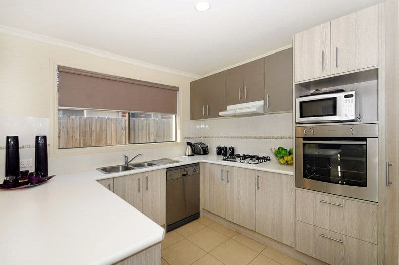 34 Jacaranda Drive, CARRUM DOWNS VIC 3201, Carrum Downs - Thumbnail 2