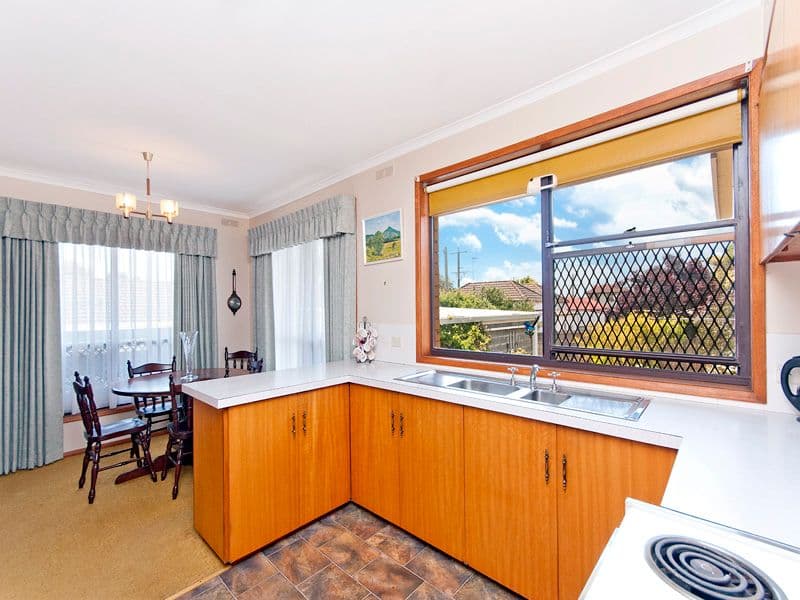 4 Wallace Avenue, Warrnambool VIC 3280, Warrnambool - Thumbnail 4