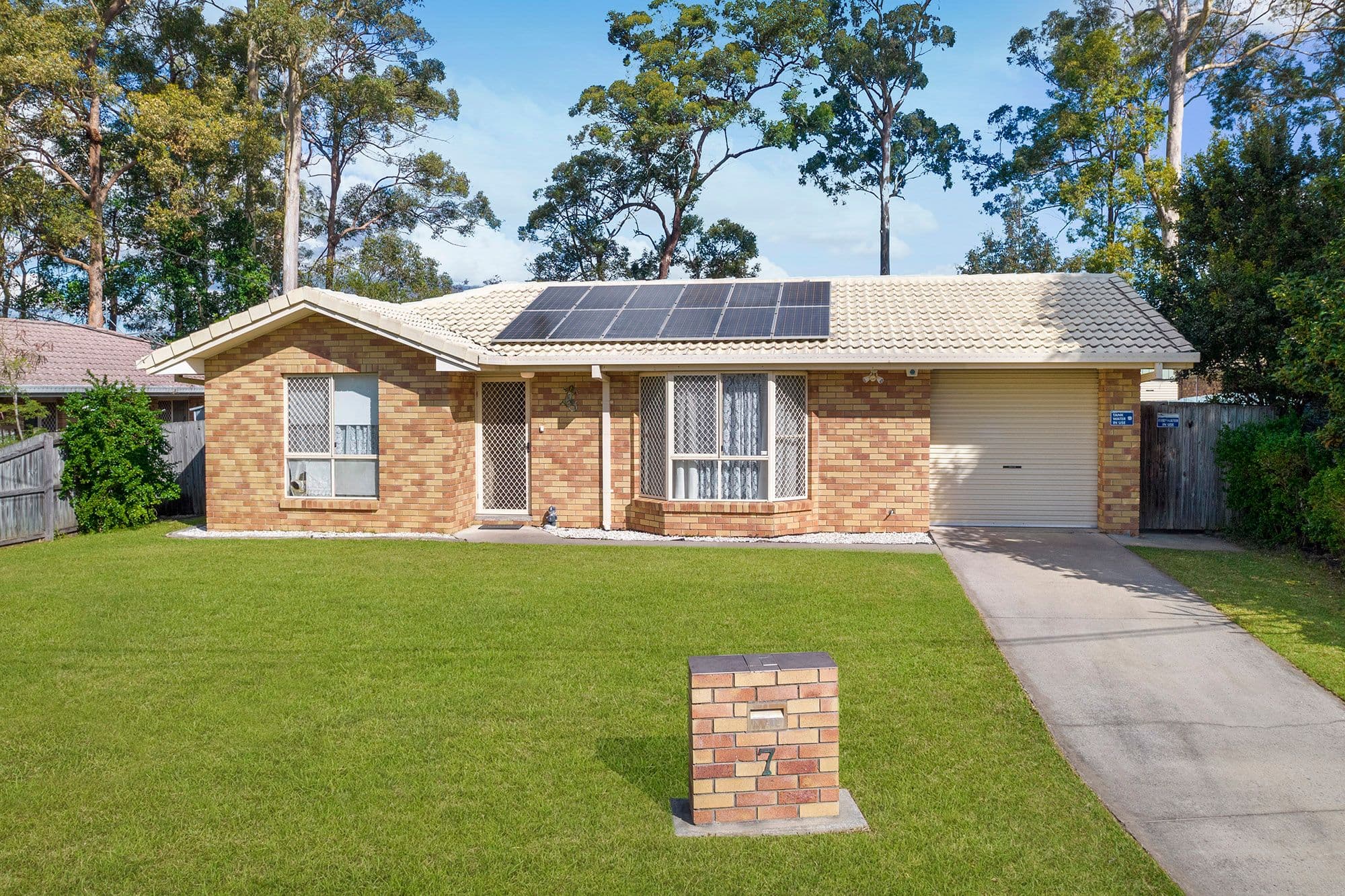 7 Bron Court, Loganlea QLD 4131, Loganlea - Thumbnail 2