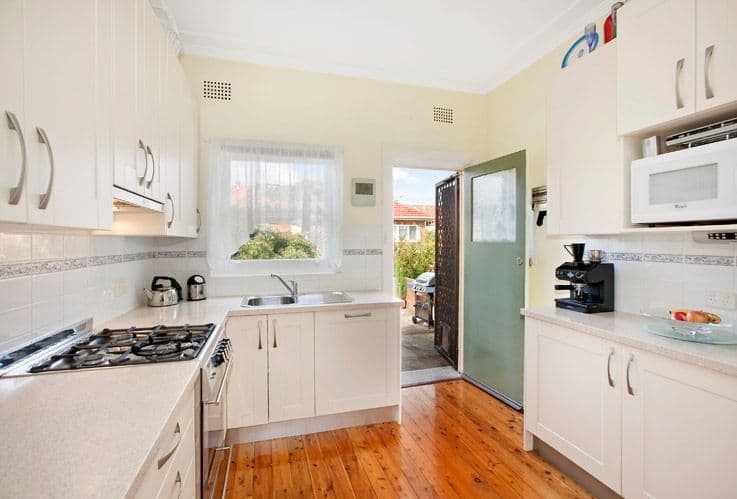 6 Cameron Avenue, MANLY NSW 2095, Manly - Thumbnail 2