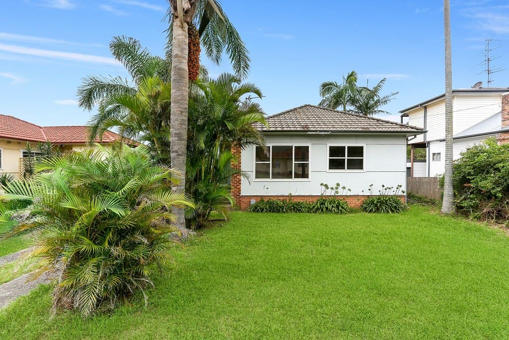 16 Adams Parade, Woonona - Image 1
