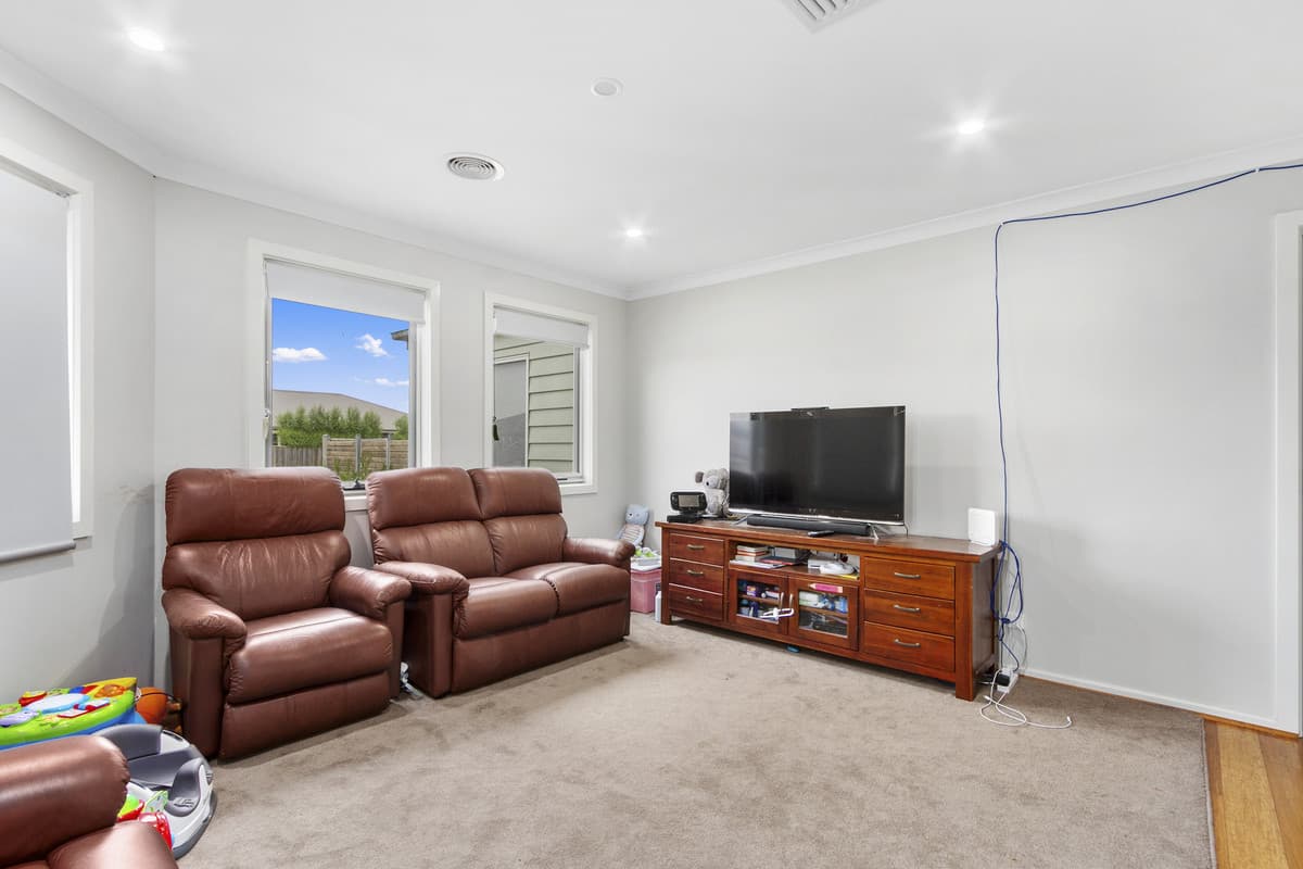33 Sowerby Road, Morwell VIC 3840, Morwell - Thumbnail 2